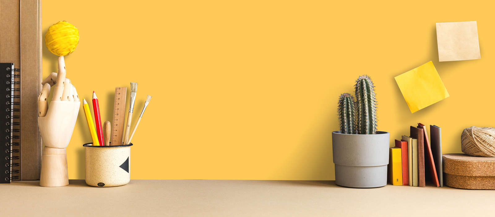 Arbeitsplatz, Schreibwaren, Bleistifte, Pflanze, Schreibtischzubehör