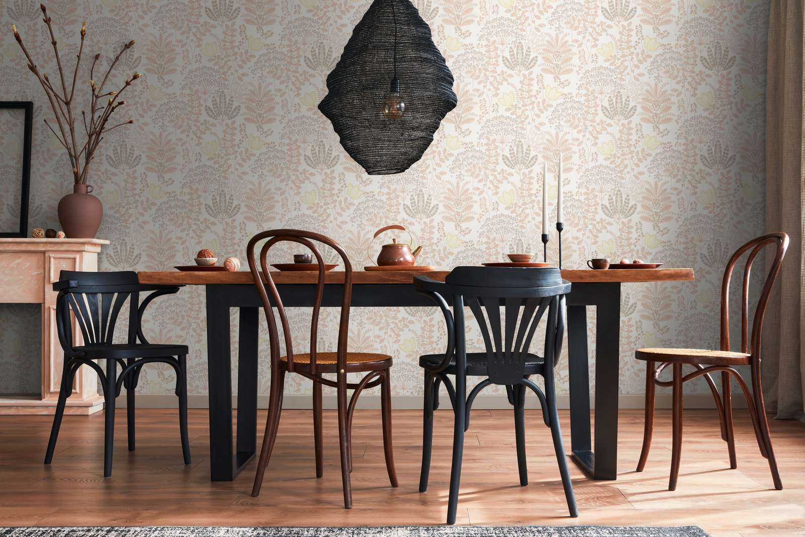             Florale Tapete mit Blättern im Retro-Stil leicht strukturiert, matt – Weiß, Orange, Gelb
        