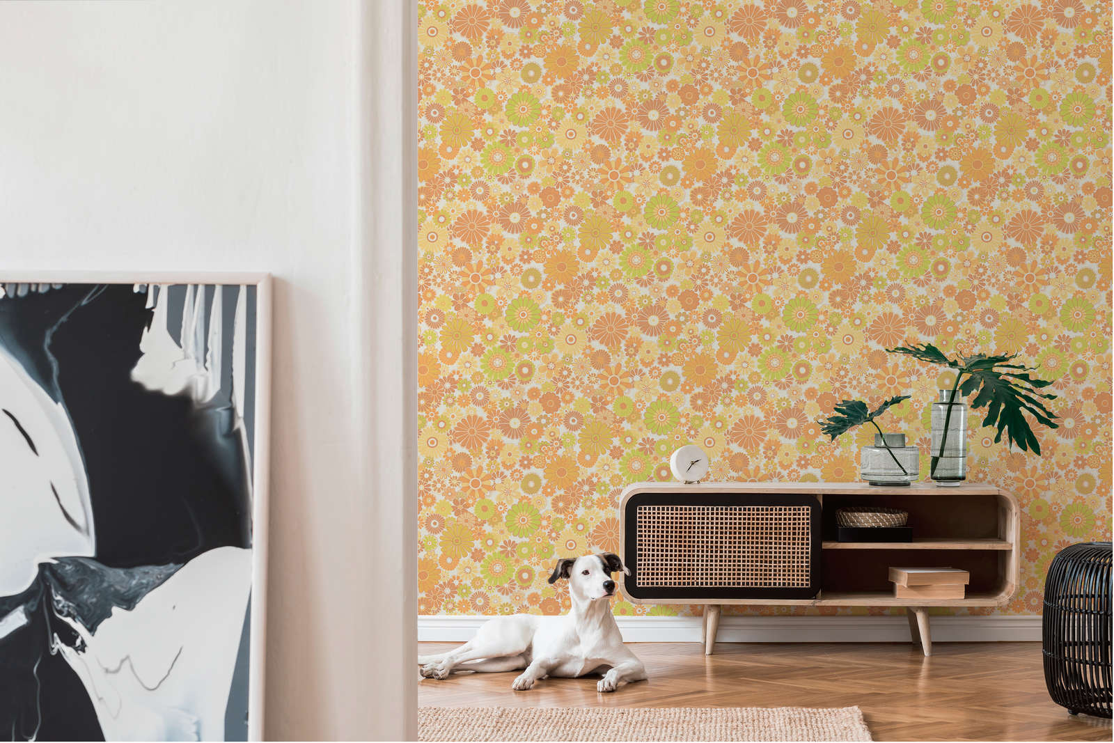             Florale Retro Tapete mit leichter Struktur – Gelb, Grün, Braun
        