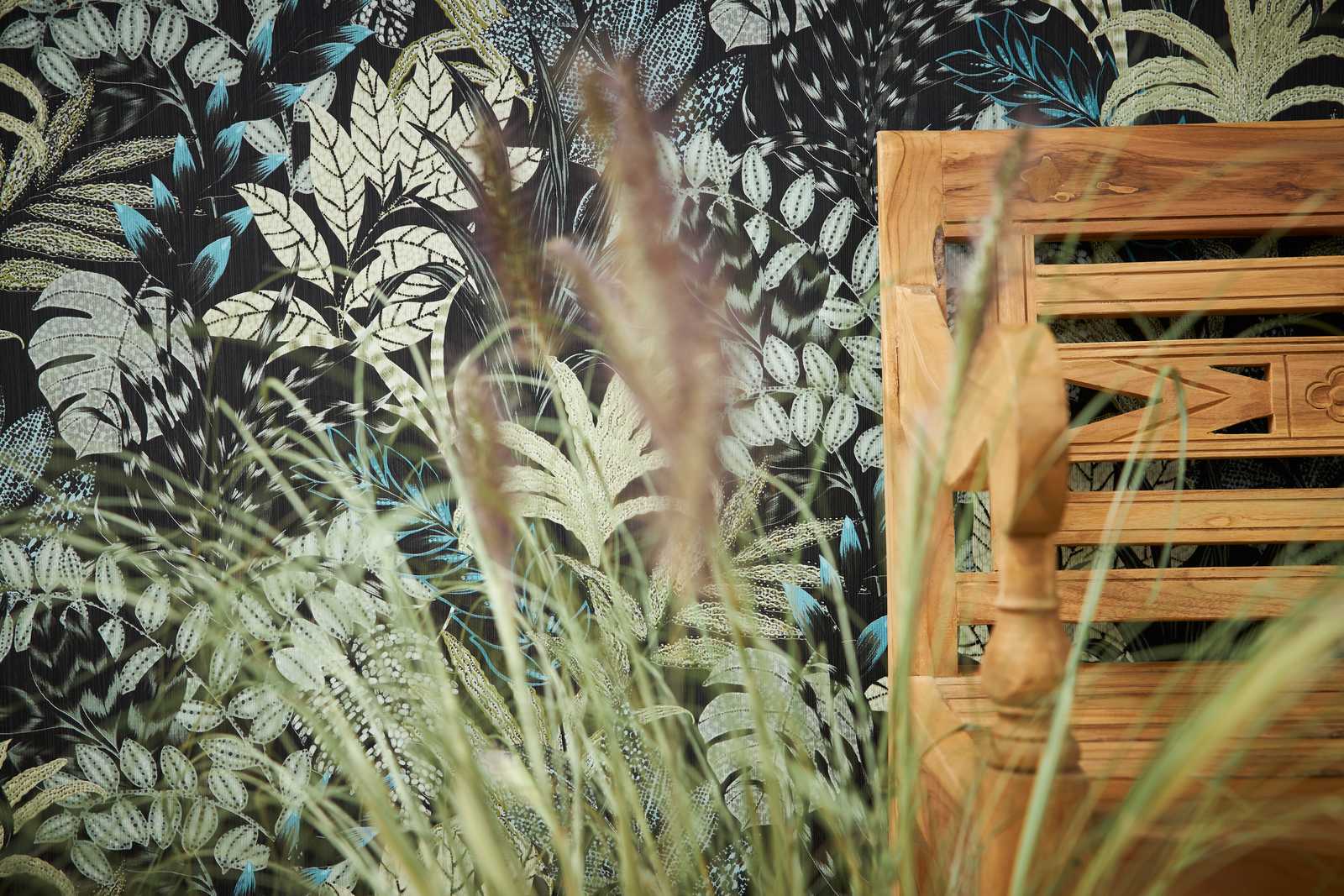             Nature pattern wallpaper with jungle design - green, black
        