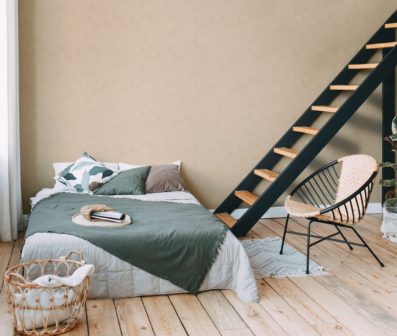             Grafische Vliestapete mit dezentem Muster – Beige
        