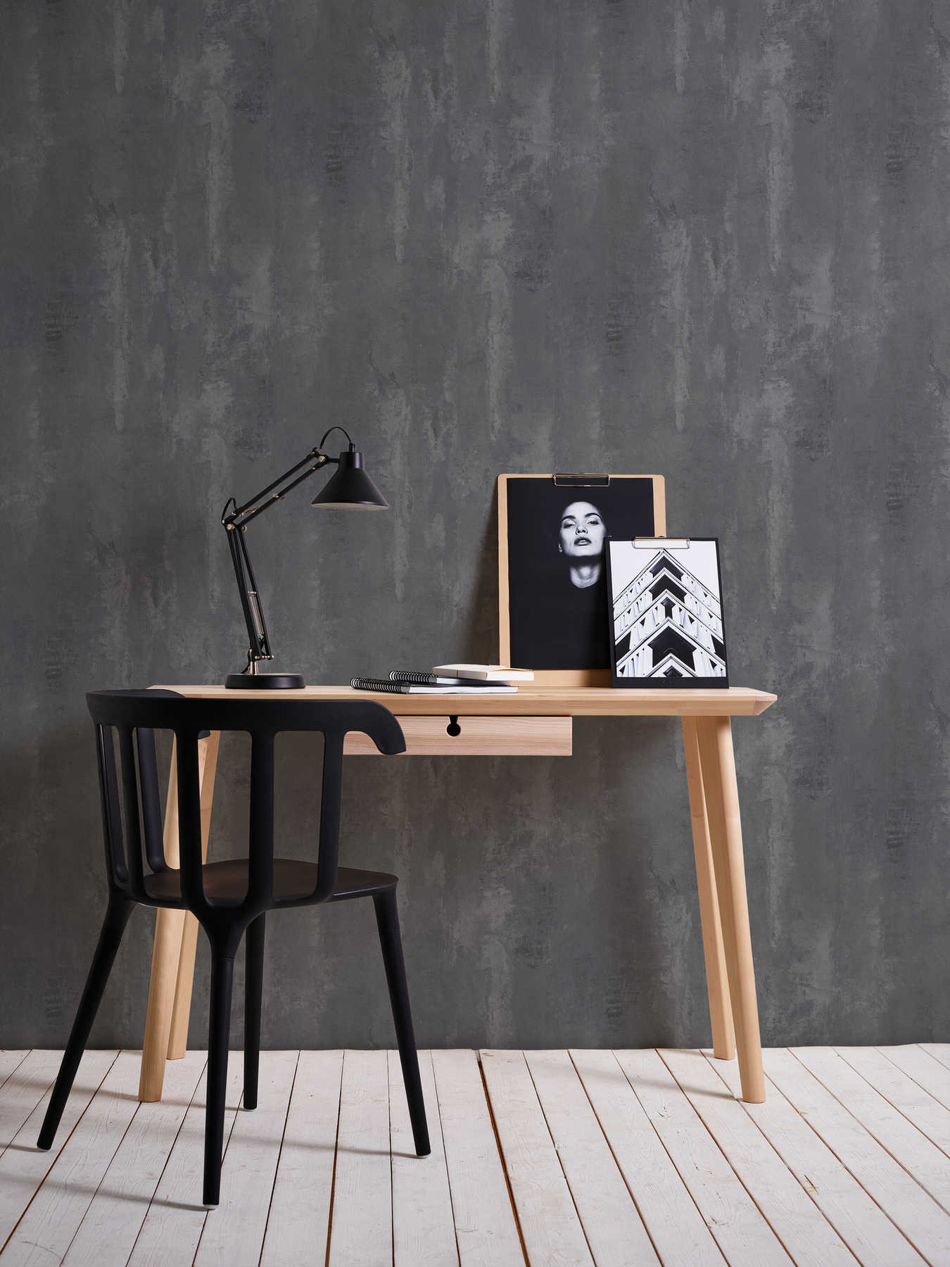             Dunkle Betontapete rustikales Muster & Industrial Style – Grau
        