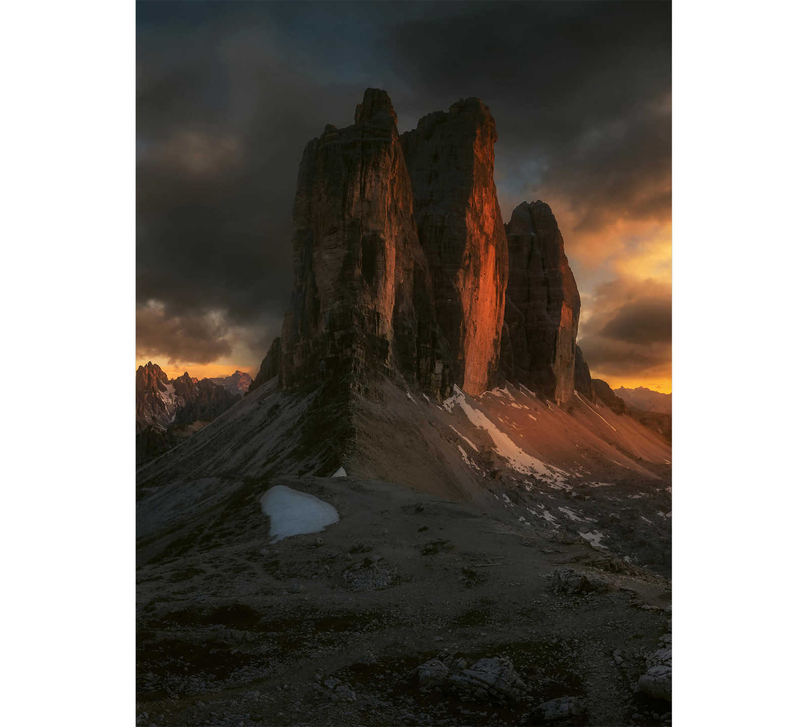         Fototapete Berge in Italien – Braun, Orange, Gelb
    