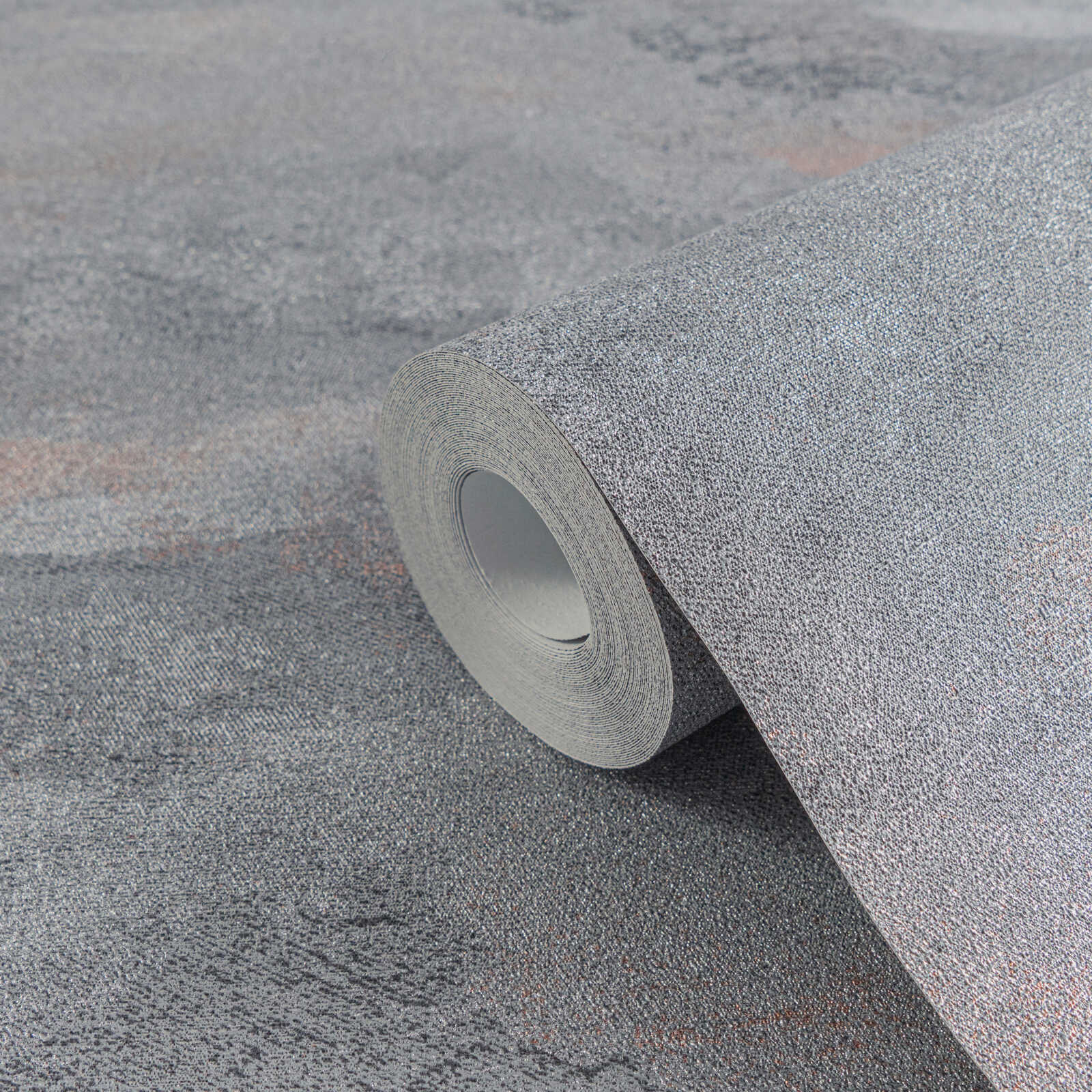            Gläzende und fein strukturierte Vliestapete mit dezentem Wellenmuster – Schwarz, Grau, Metallic
        