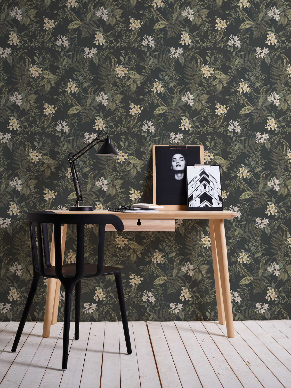 Moderne Tapete floral mit Blüten &amp; Gräsern strukturiert matt – Schwarz, Dunkelgrün, Weiß