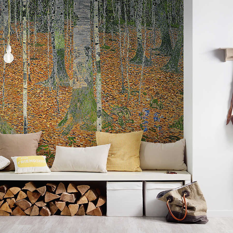wald mural, baumstämme, herbstlaub, sofa kissen, holzstapel