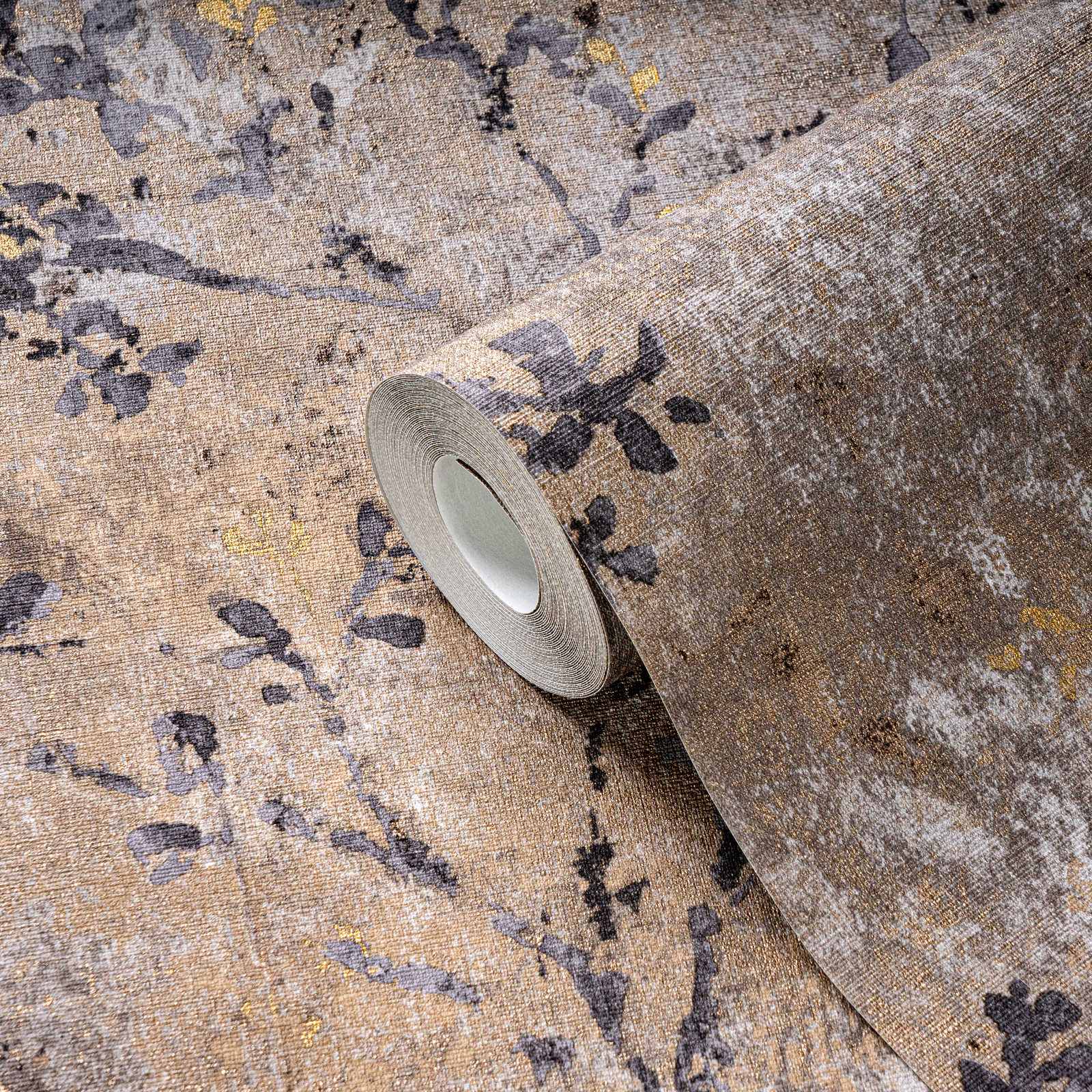             Vliestapete mit floraler Bemusterung in Aquarell Optik – Braun, Grau, Gold
        