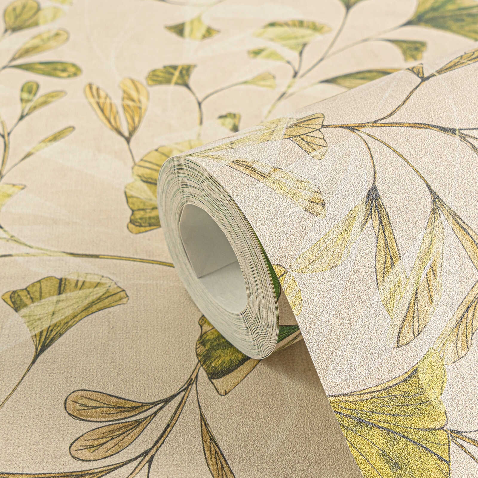             Helle und harmonische Vliestapete mit natürlichem Blätterrankenmuster, ebenmäßig strukturiert – Vreme, Grün
        