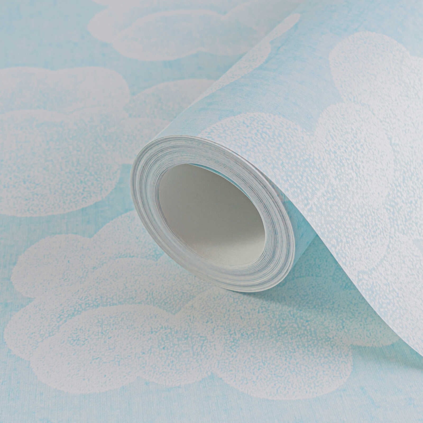             Kinderzimmer Vliestapete mit Wolkenmotiv – sanfte Himmelslandschaft für ein beruhigendes Raumwirkung – Blau, Weiß
        