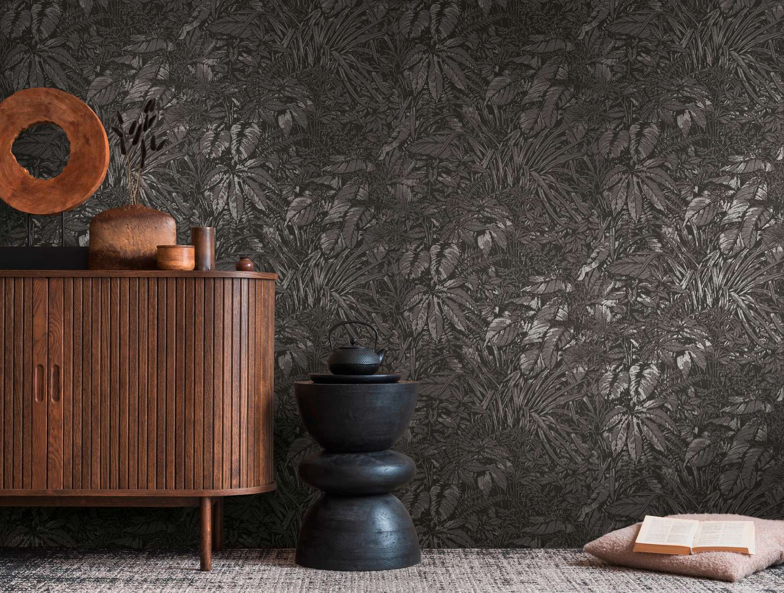             Florale Vliestapete mit Dschungelbemusterung – Schwarz, Grau, Silber
        
