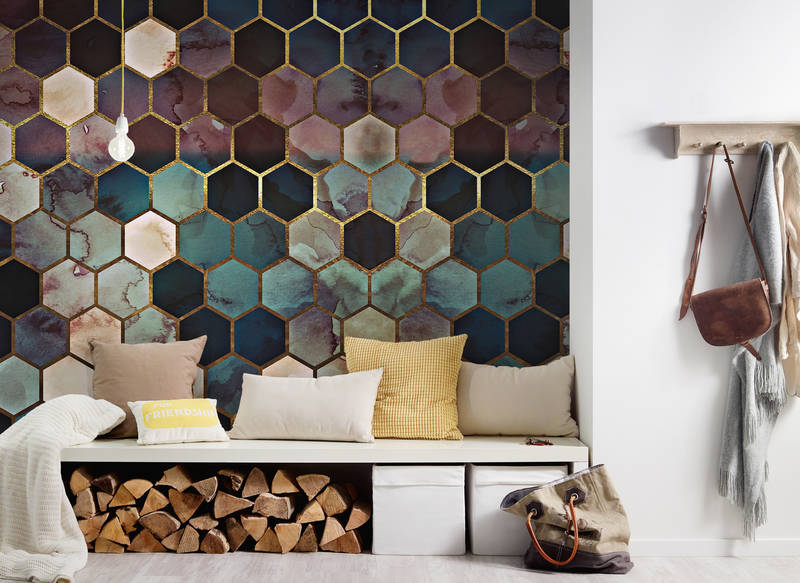 hexagon tiles, Wandtapete, mehrfarbig, Holzaufbewahrung, Kissen