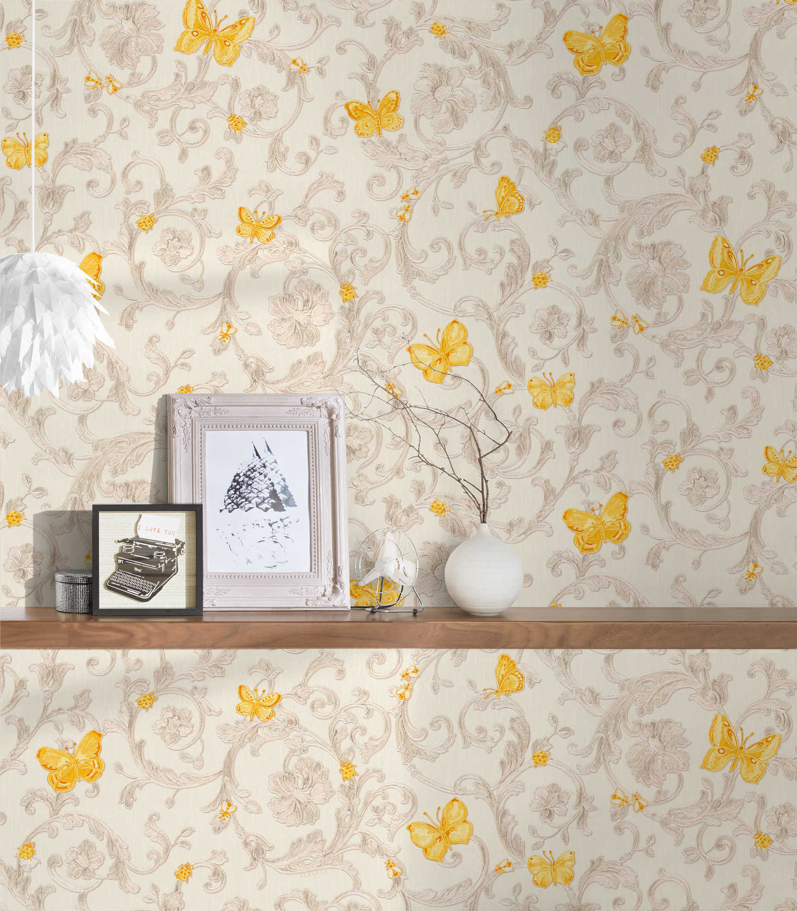             Tapete VERSACE mit Schmetterlingen & Ornamenten – Creme, Gold
        