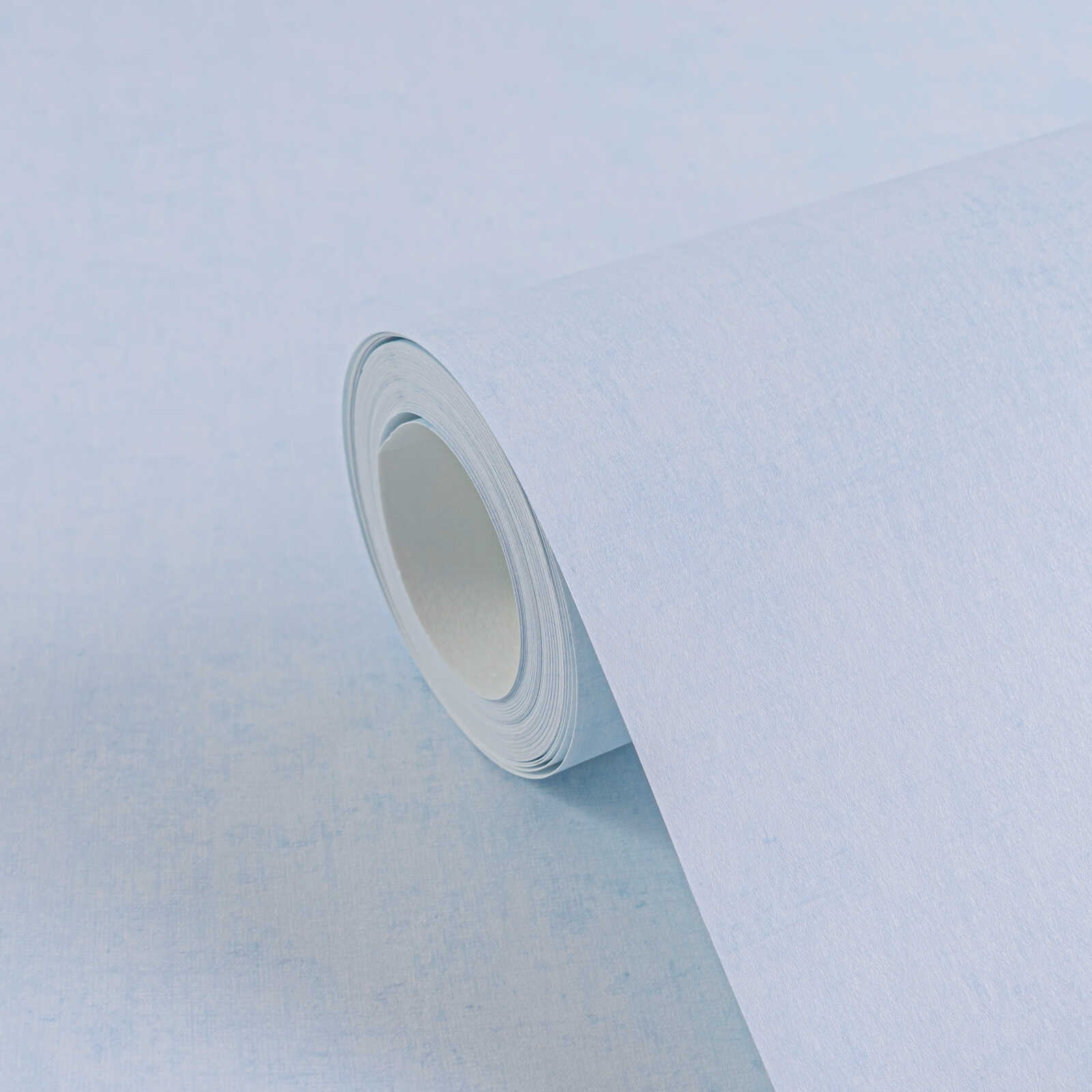             Einfarbige Kinderzimmer Vliestapete - Zeitlos und elegant als ideale Ergänzung zu unseren Motivtapeten – Hellblau
        