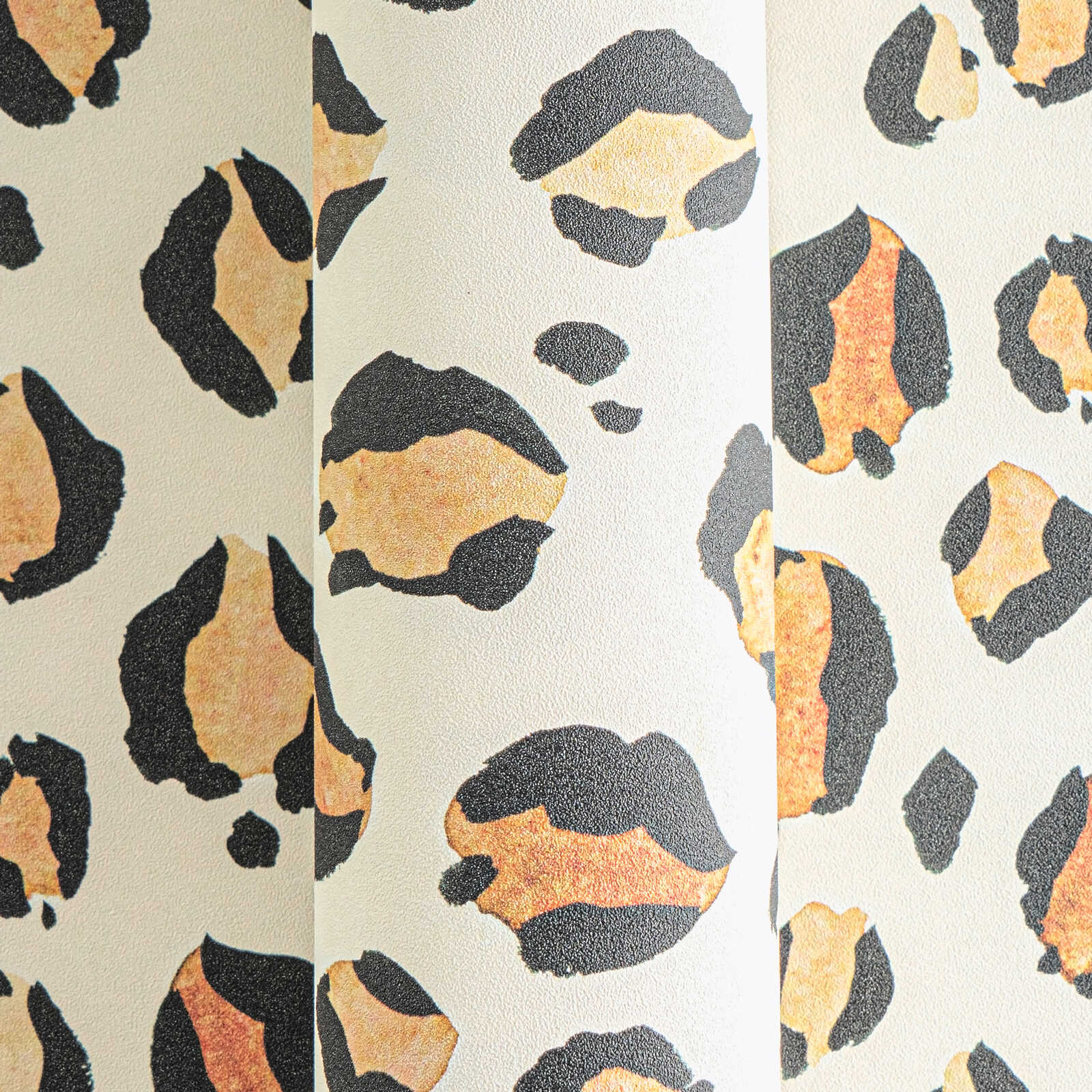             Helle, stilvolle Vliestapete mit Leoparden-Print und feiner Oberflächenstruktur – Beige, Orange
        