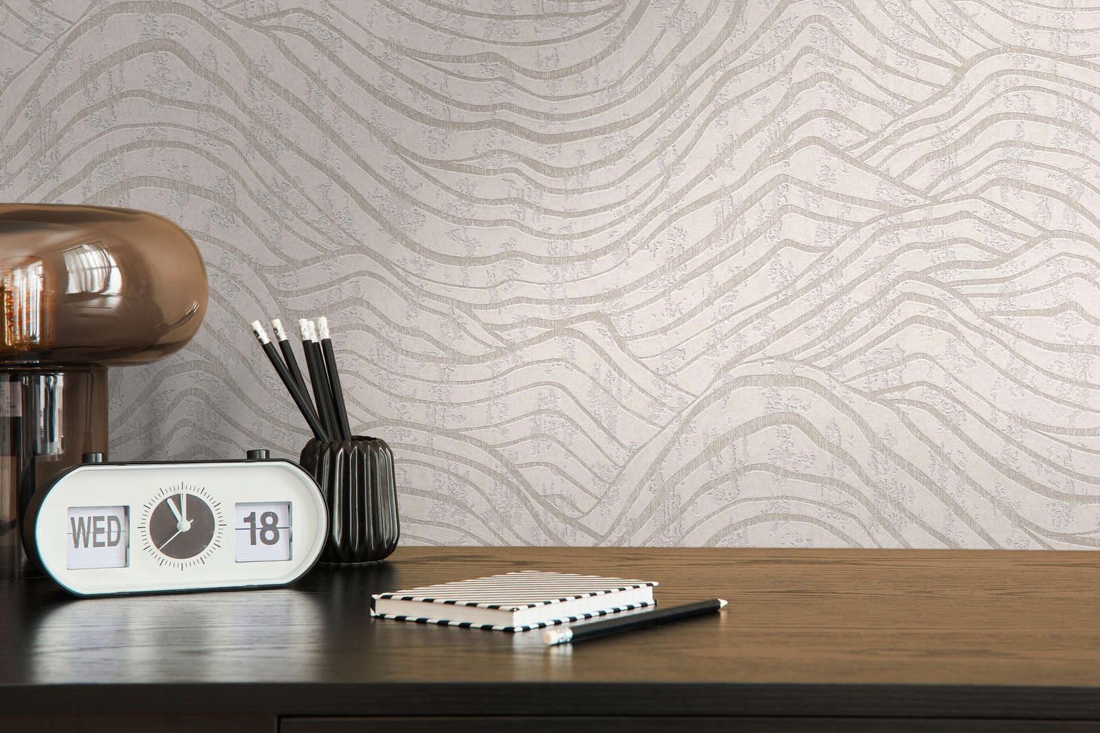             Abstrakte Tapete mit Hügel Muster in sanften Farben– Weiß, Silber
        