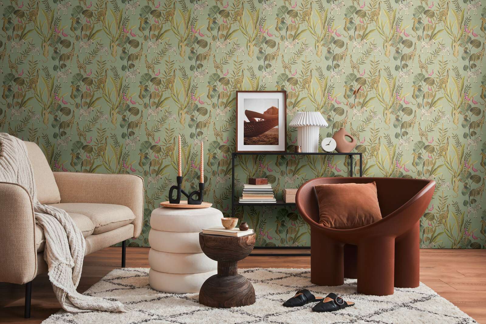             Lebendige Vliestapete mit Dschungelmotiv im exotischen Stil, ebenmäßige Struktur – Grün
        