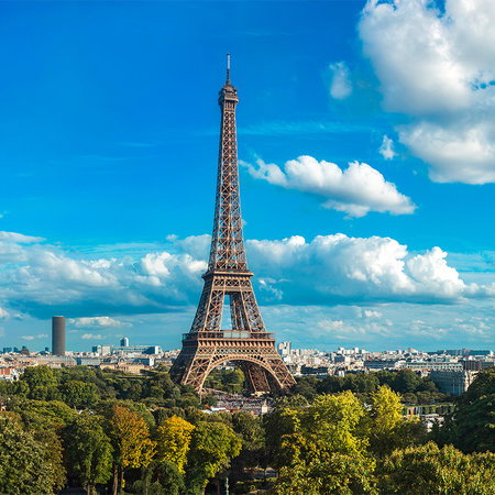 Eiffelturm, Paris Wahrzeichen, Stahllattice-Turm, Stadtlandschaft, grüner Park