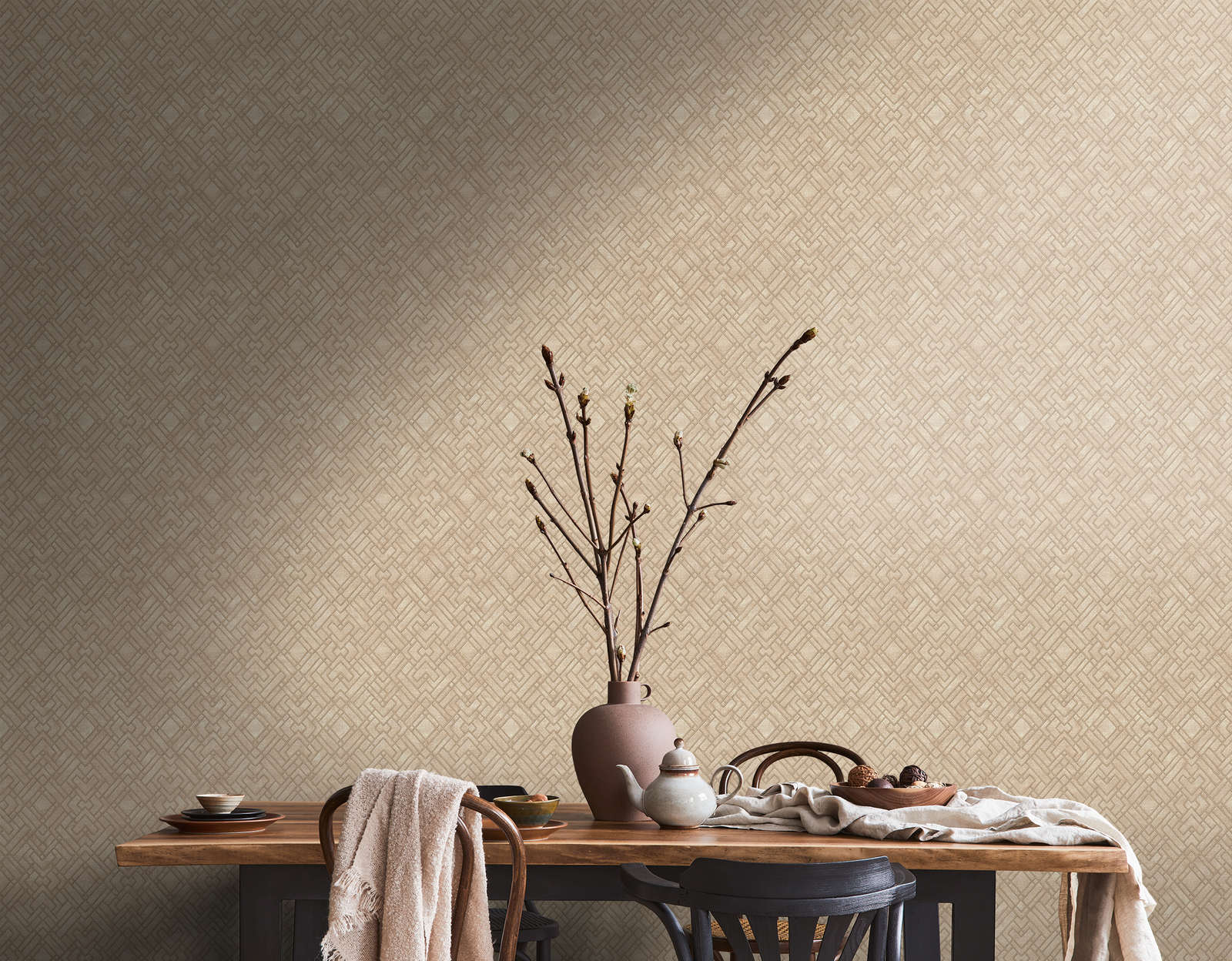             Metallic Tapete mit Linien-Grafik – Gelb, Beige
        