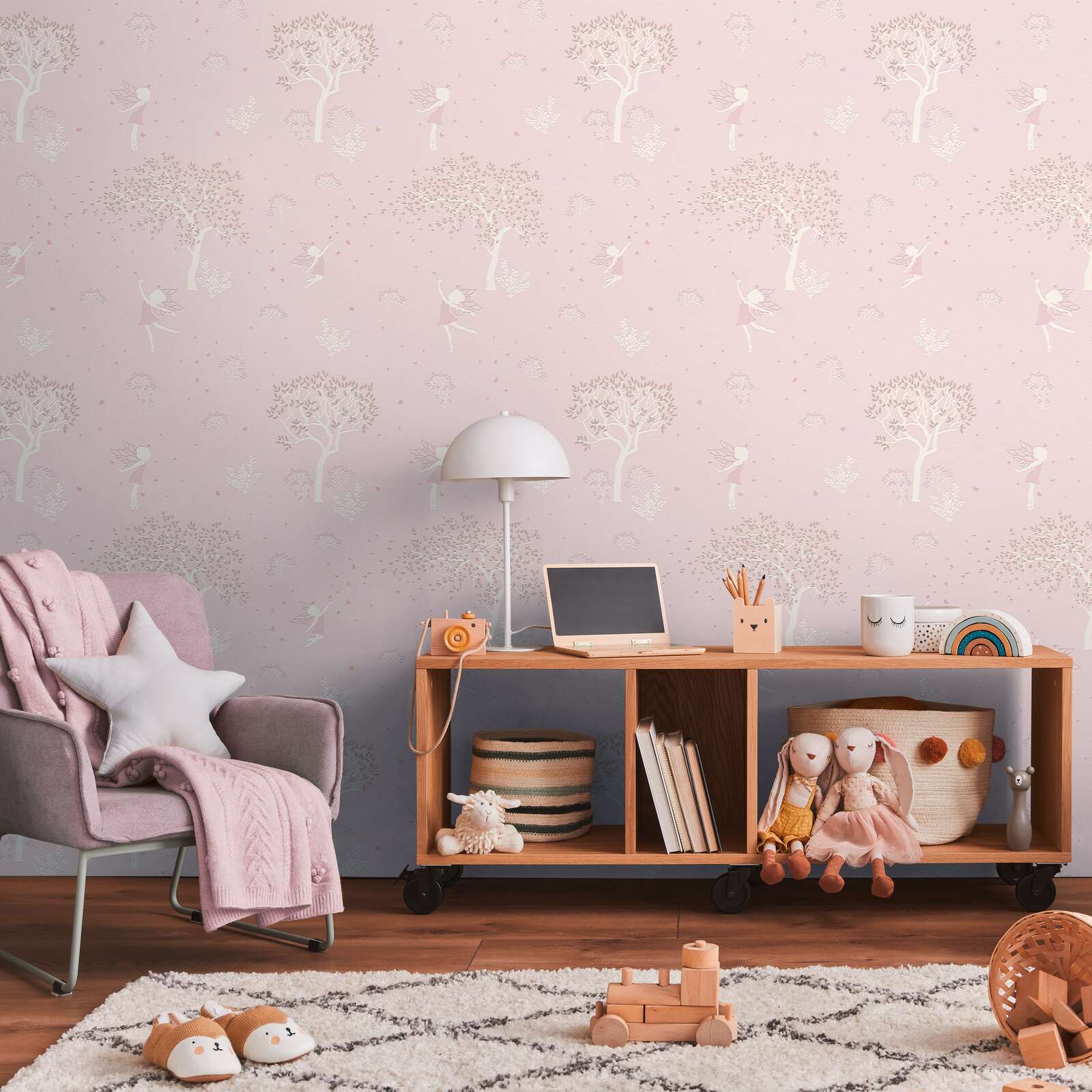 Kinderzimmer, Wandtapete, rosa, Holzregal, Spielzeug