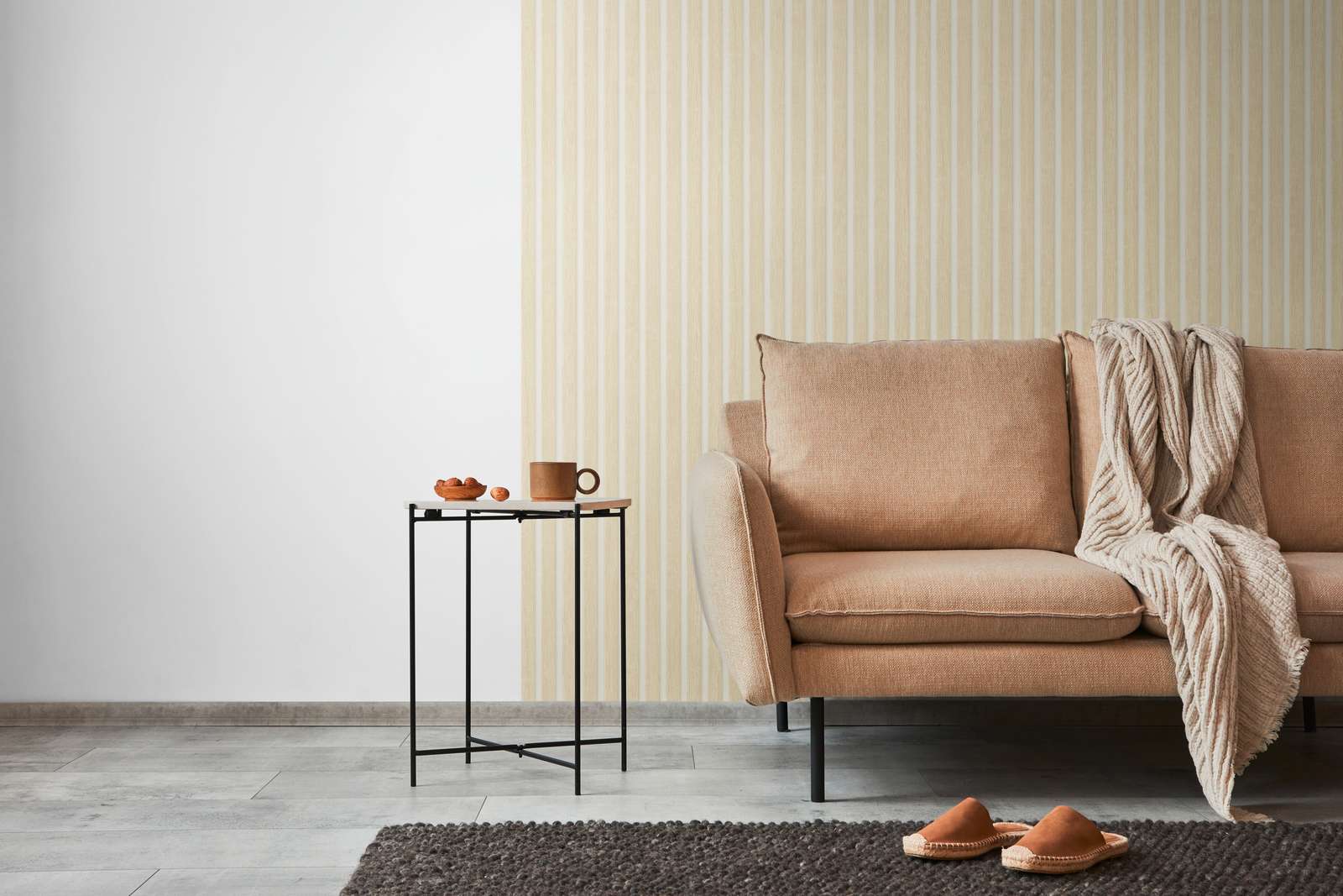             Holztapete im Akustikpaneel-Optik – Beige, Weiß
        