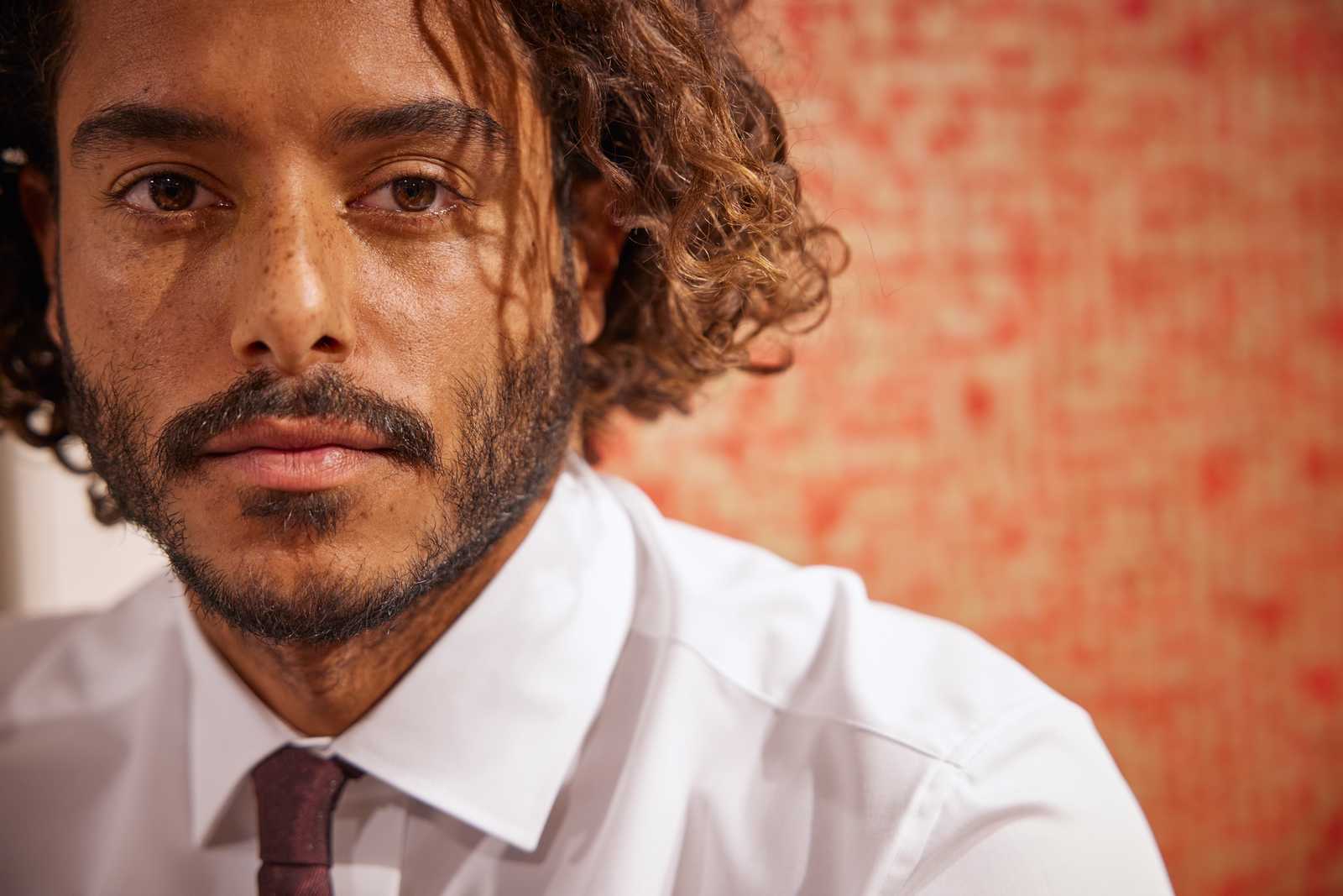             Tapete Rot-Gold mit Grafikmuster & Used Optik – Rot, Metallic
        