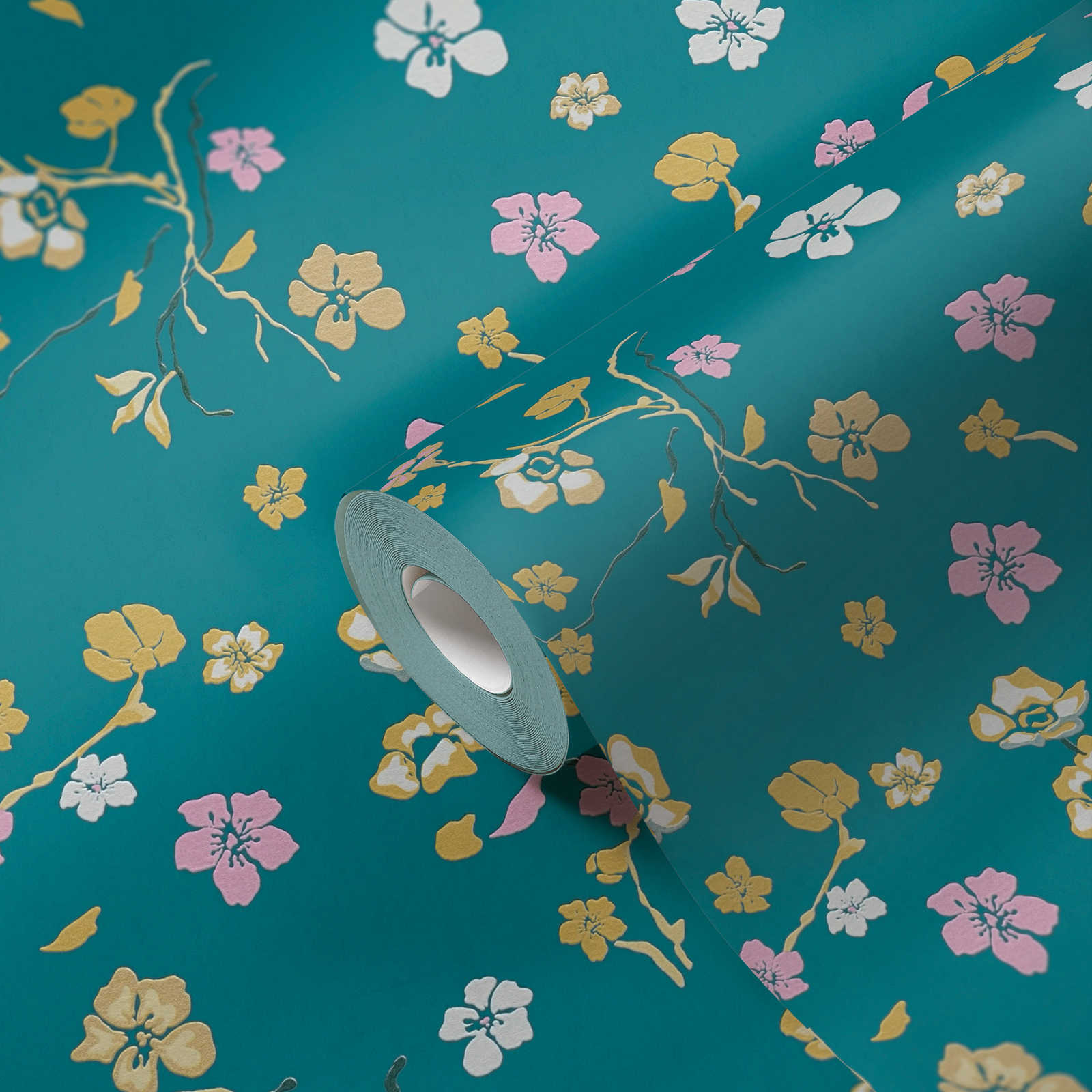             Blumentapete im Landhausstil mit Glanz – Türkis, Gelb, Rosa
        