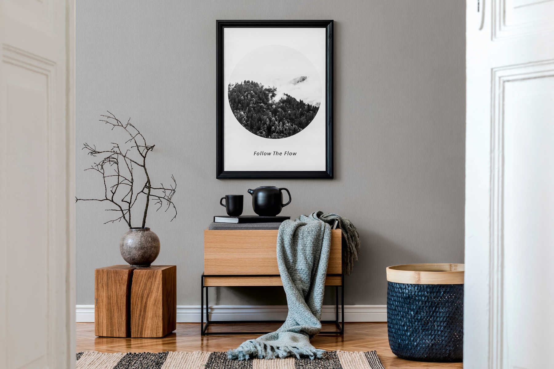             Linierte Tapete schmalen Streifen im Textil-Look – Grau
        