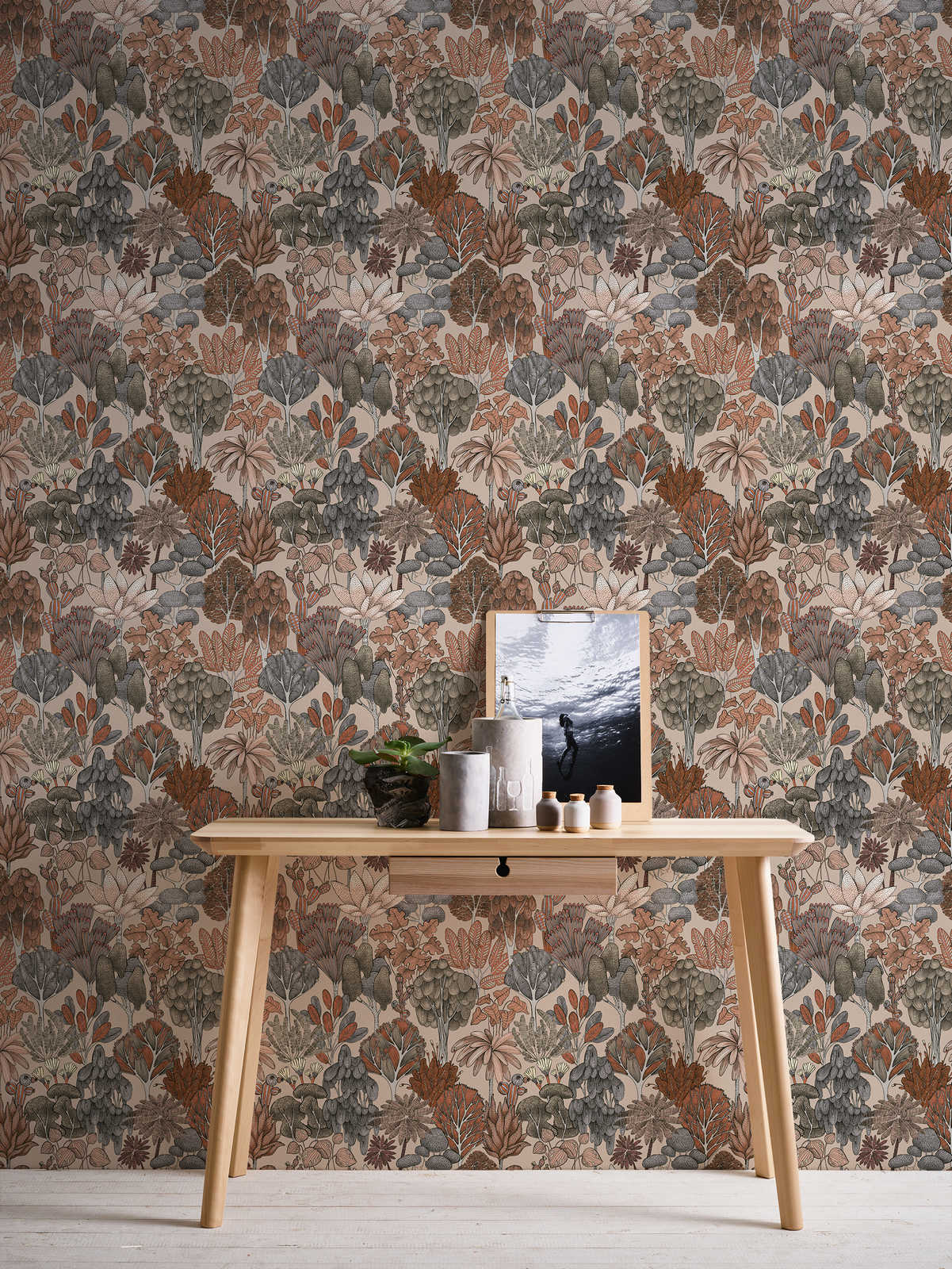             Tapete Braun Beige mit floralem Muster im Doodle Look – Beige, Rot, Orange
        