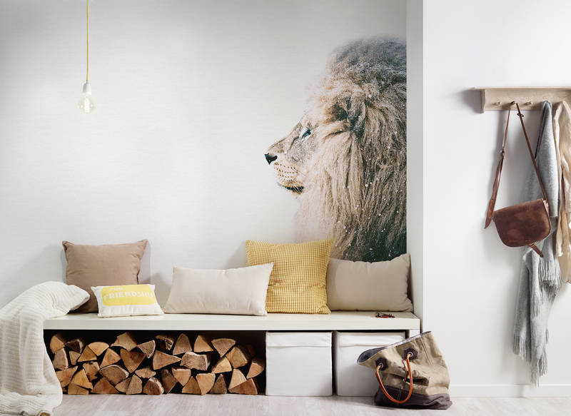 Löwenwandbild, Wohnzimmerdeko, Holzstapel, Kissen, Aufbewahrungsschränke