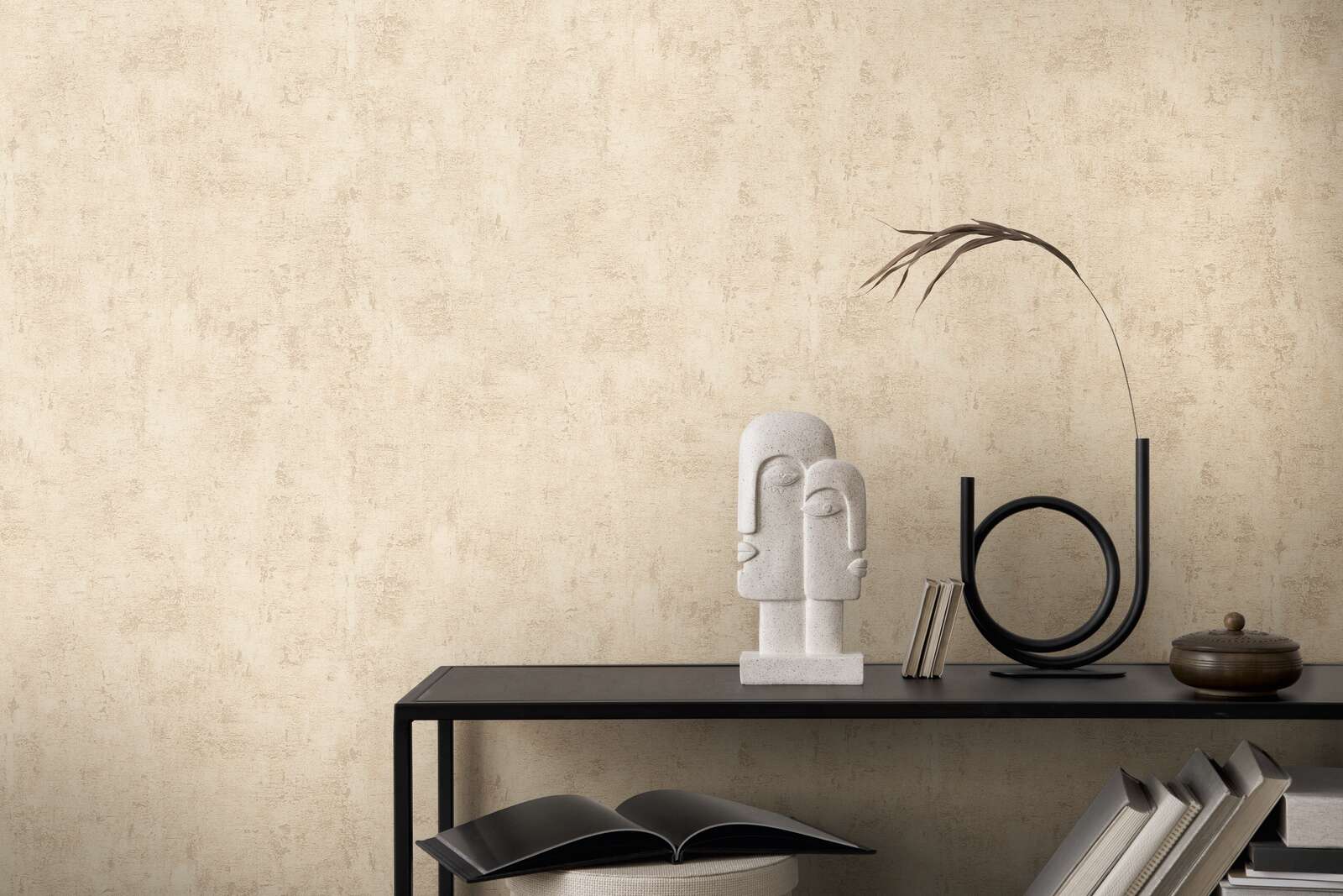 Mustertapete mit rustikaler Putzoptik – Beige