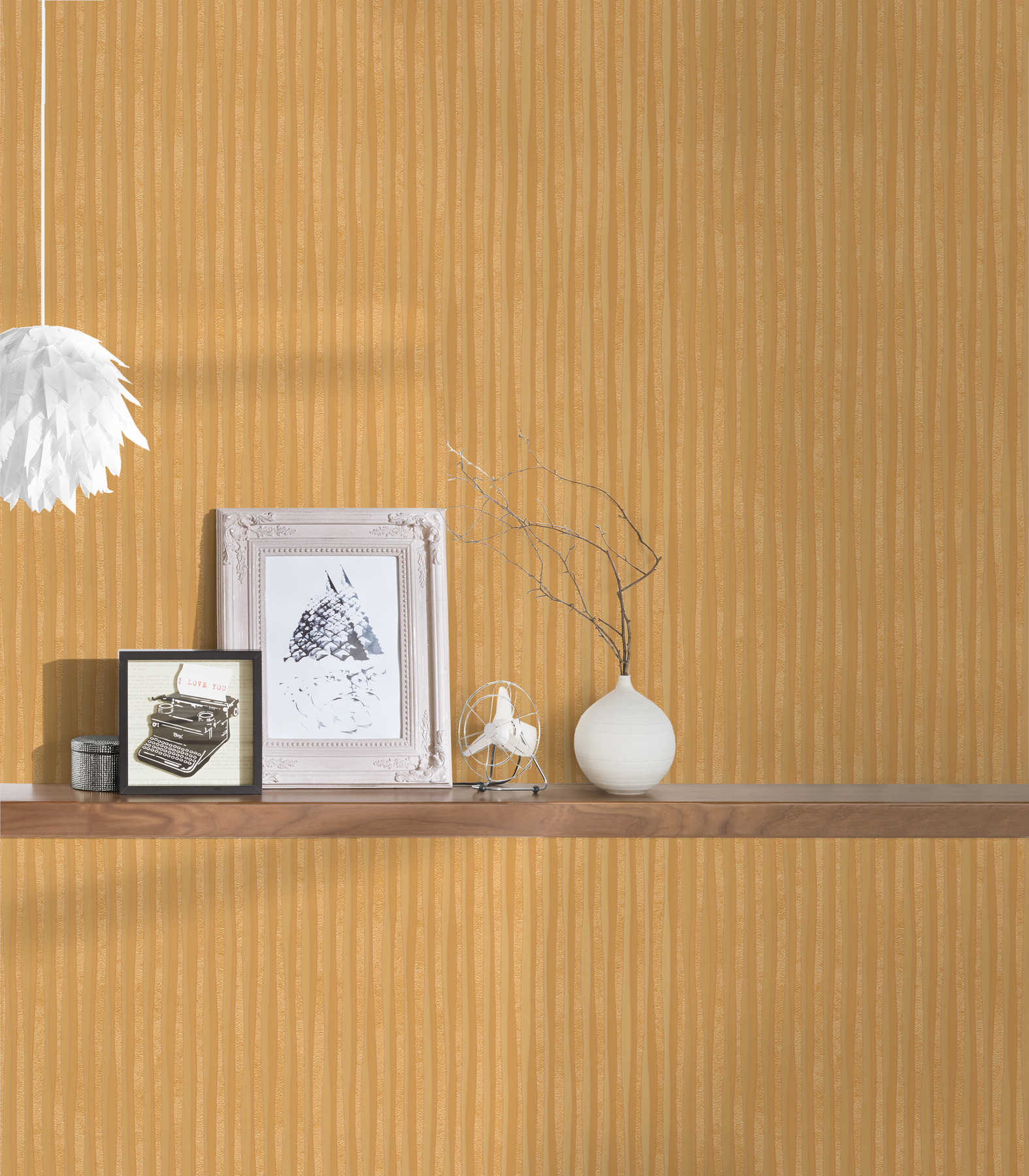             Metallic Design Tapete mit Linienmuster – Orange
        