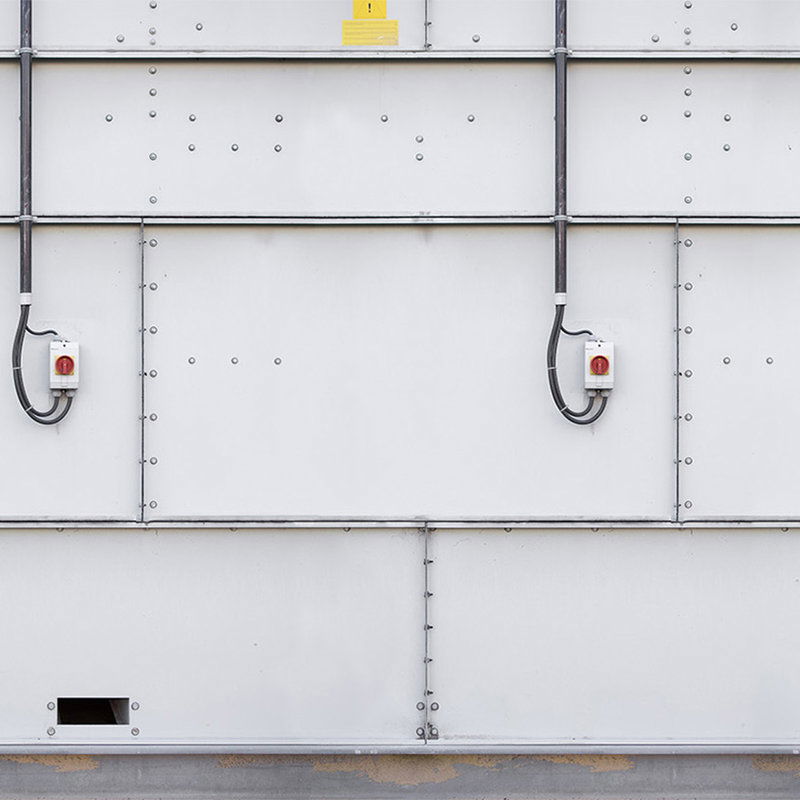         Vliesbehang industriële look - lichte containerwand met schakelaars - grijs, wit
    