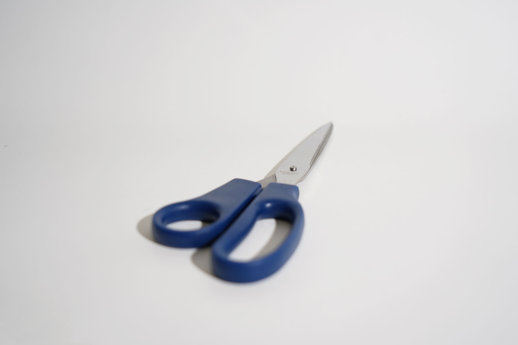             Tapezierschere 28cm in blau mit Edelstahlblatt
        