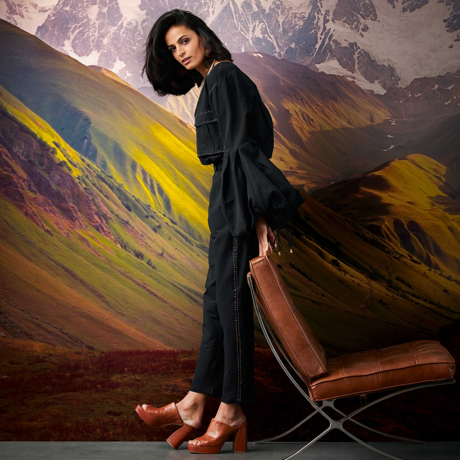         behang nieuwigheid - motief behang bergen in de zonsondergang
    