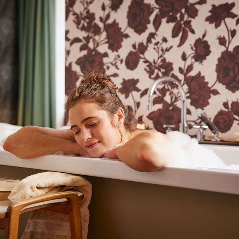 Bathroom with wallpaper wall AS387004