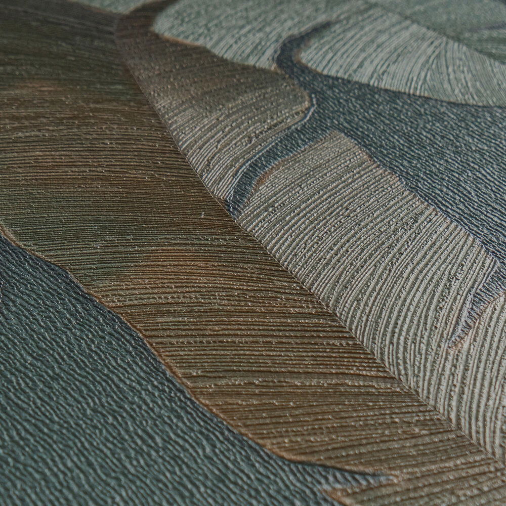             Vliestapete mit große Palmenblätter in dunkler Farbe – Petrol, Grün, Braun
        