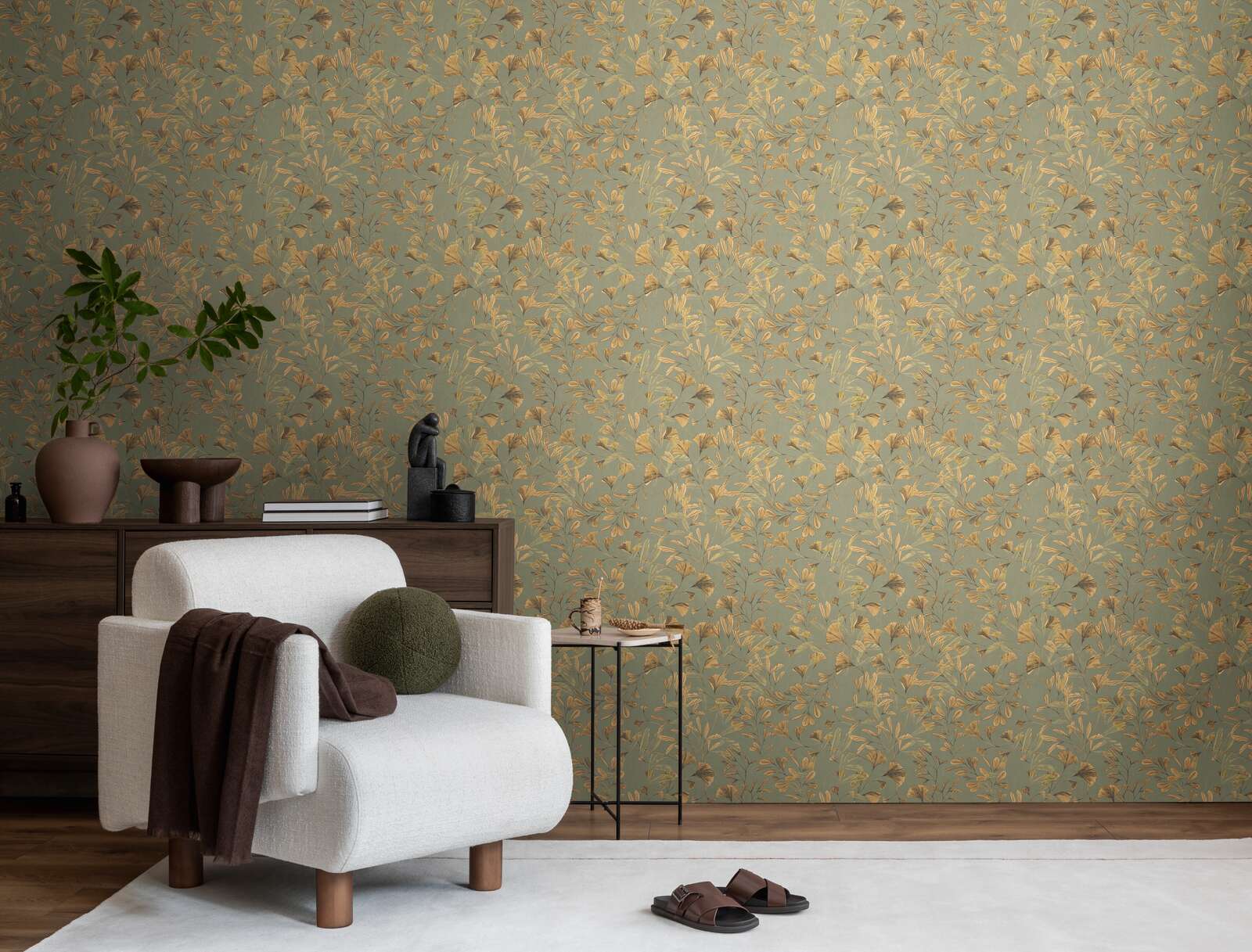             Stilvolle Vliestapete mit filigranem Rankenmuster im Vintage-Stil, feine Struktur – Gold
        