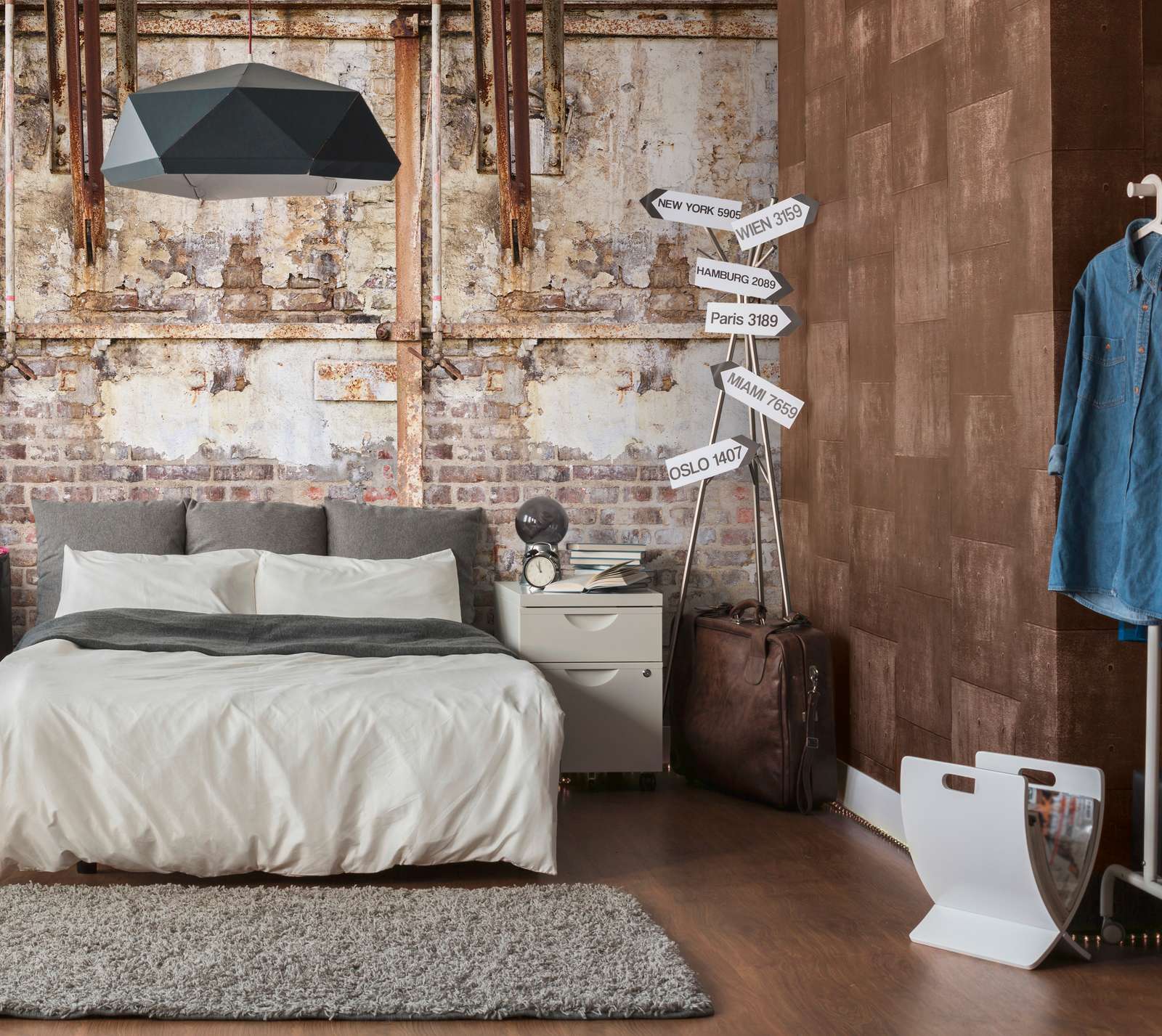             Vliestapete alte Ziegelsteinwand mit rostigem Metallgerüst – Creme, Braun, Beige
        