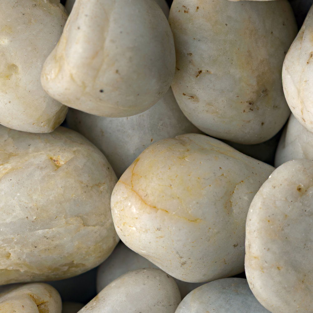             Fototapete in Vliesoptik – Helle Flusskiesel Wandgestaltung im Natur Look – Grau, Beige
        