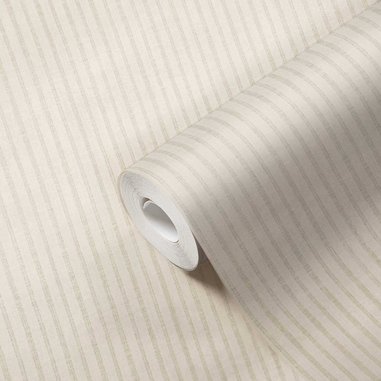             Vliestapete mit dezenten Streifen im Landhausstil – Weiß, Grau
        