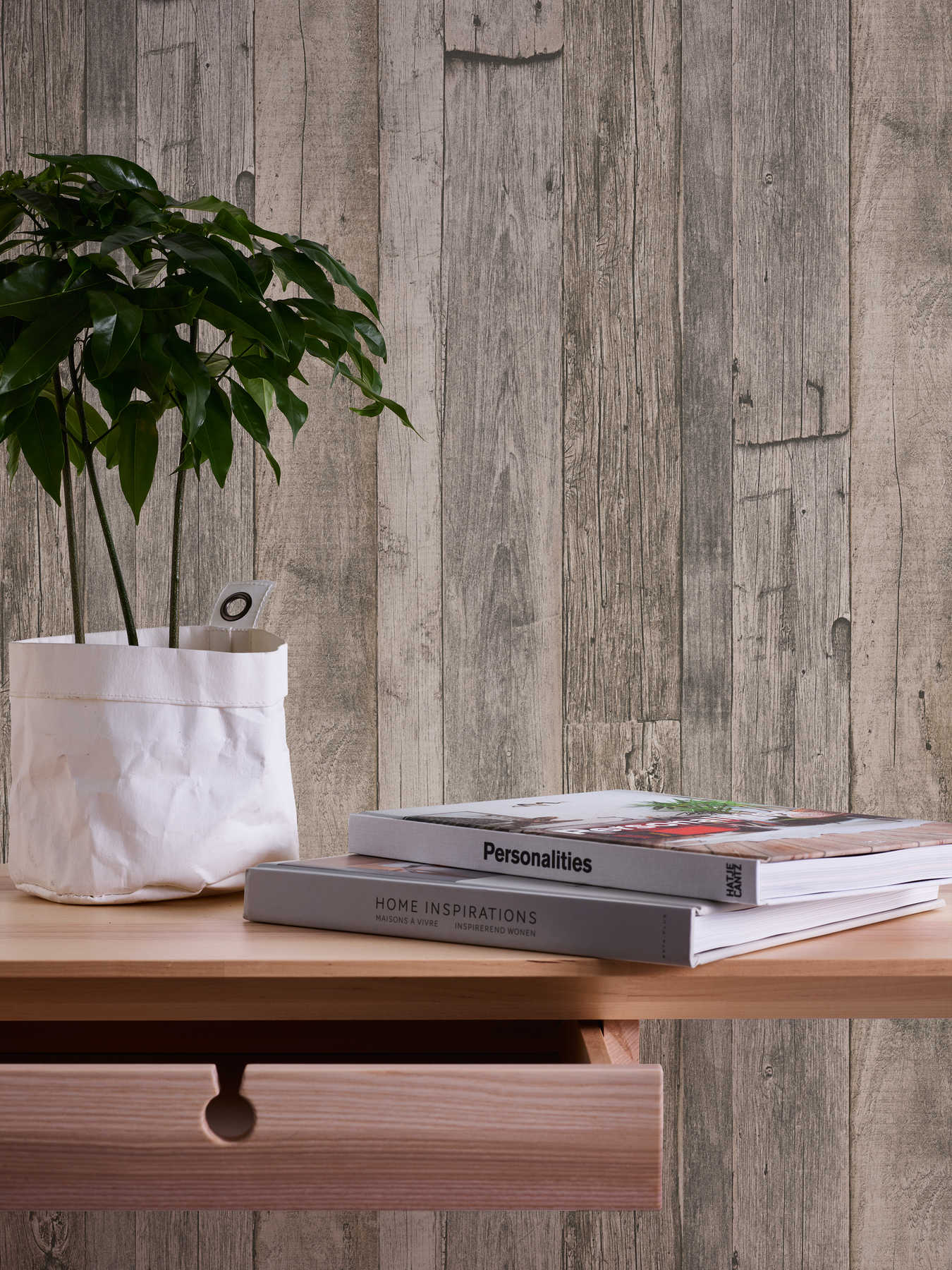             Holztapete mit Brettern im rustikalen Industrial Design – Beige, Schwarz, Creme
        