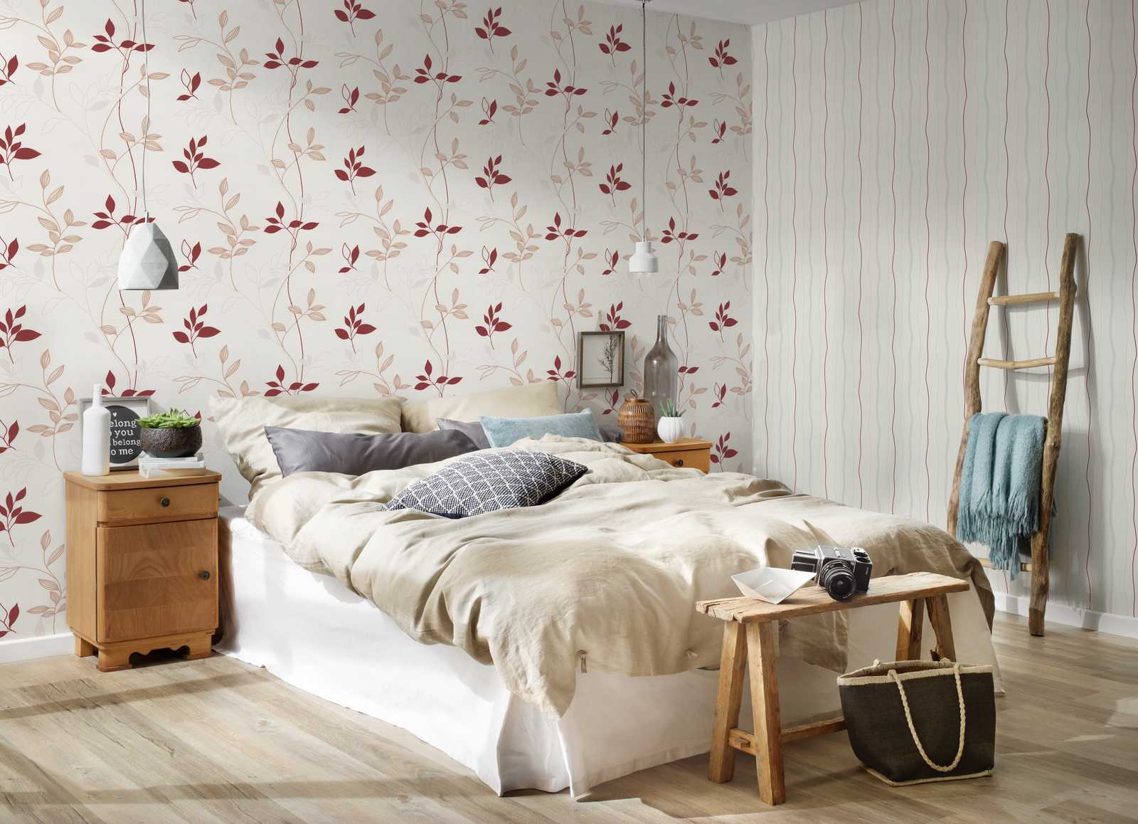             Tapete Blätter Muster strukturiert, farbige Akzente – Rot, Creme
        