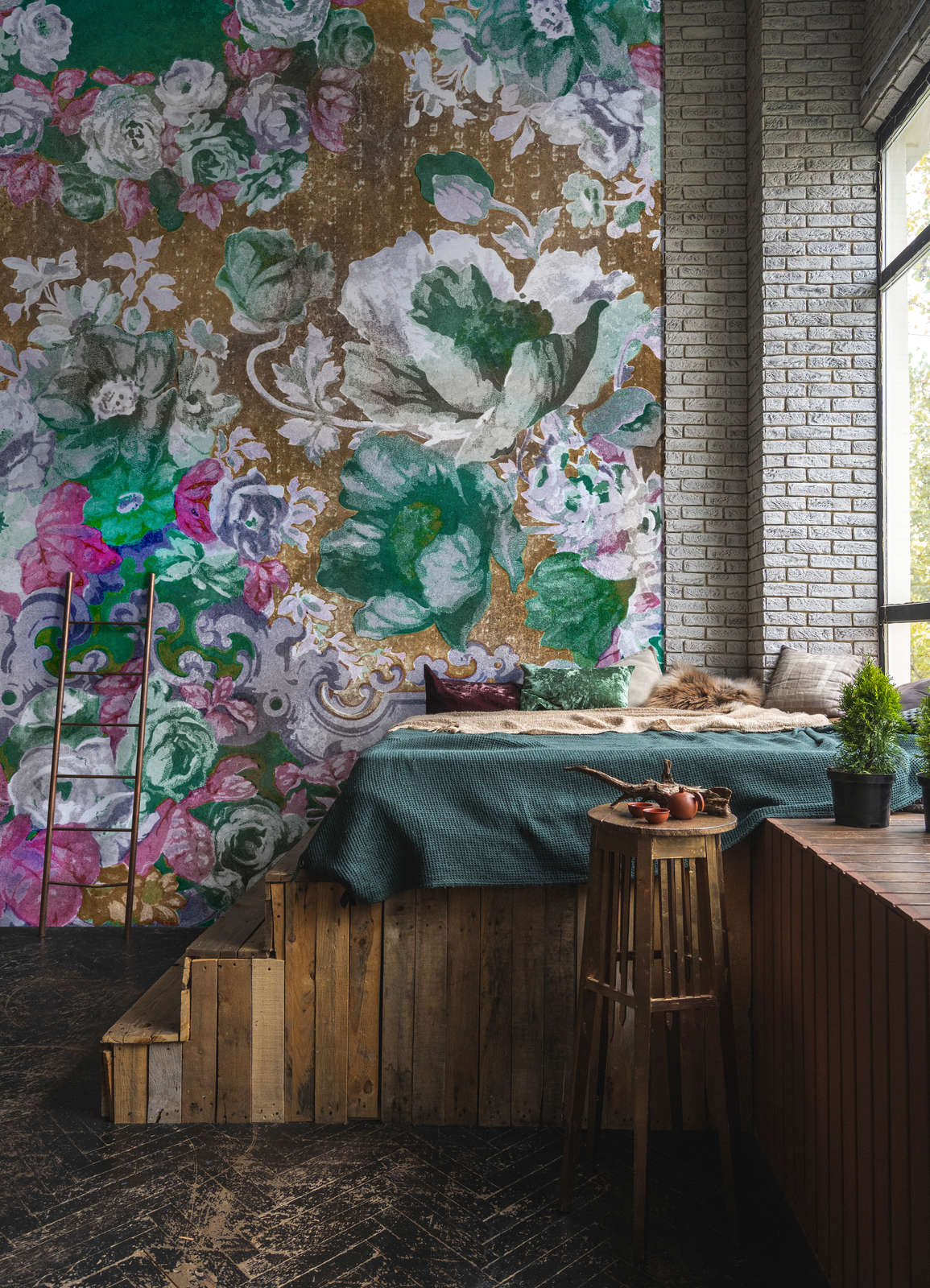             Fototapete »carmente 1« - Blumenmuster im klassischen Stil vor Vintage-Putzstruktur – Bunt | Glattes, leicht glänzendes Premiumvlies
        