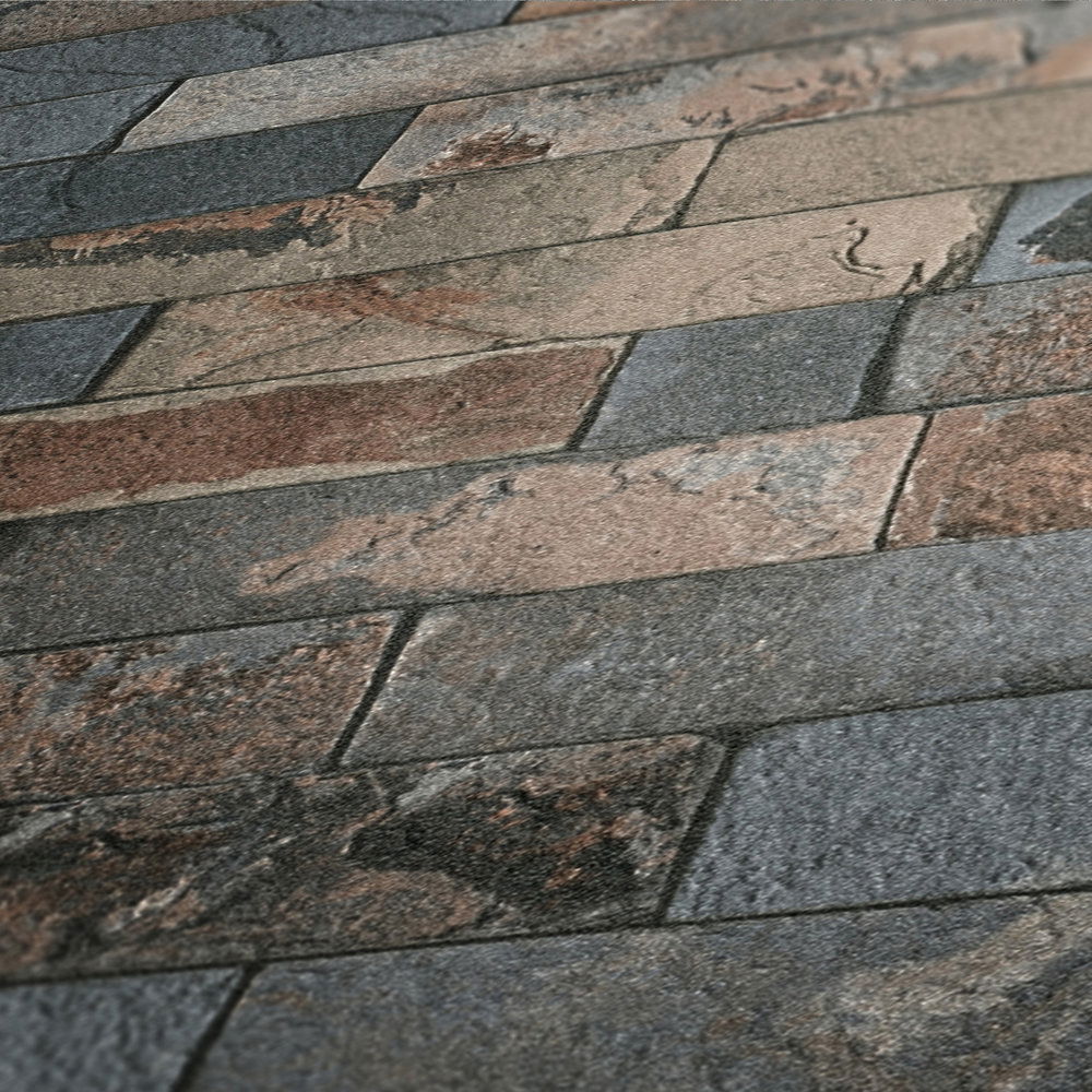             Tapete Steinoptik mit dunkler Mauer aus Natursteinen – Grau, Braun, Schwarz
        