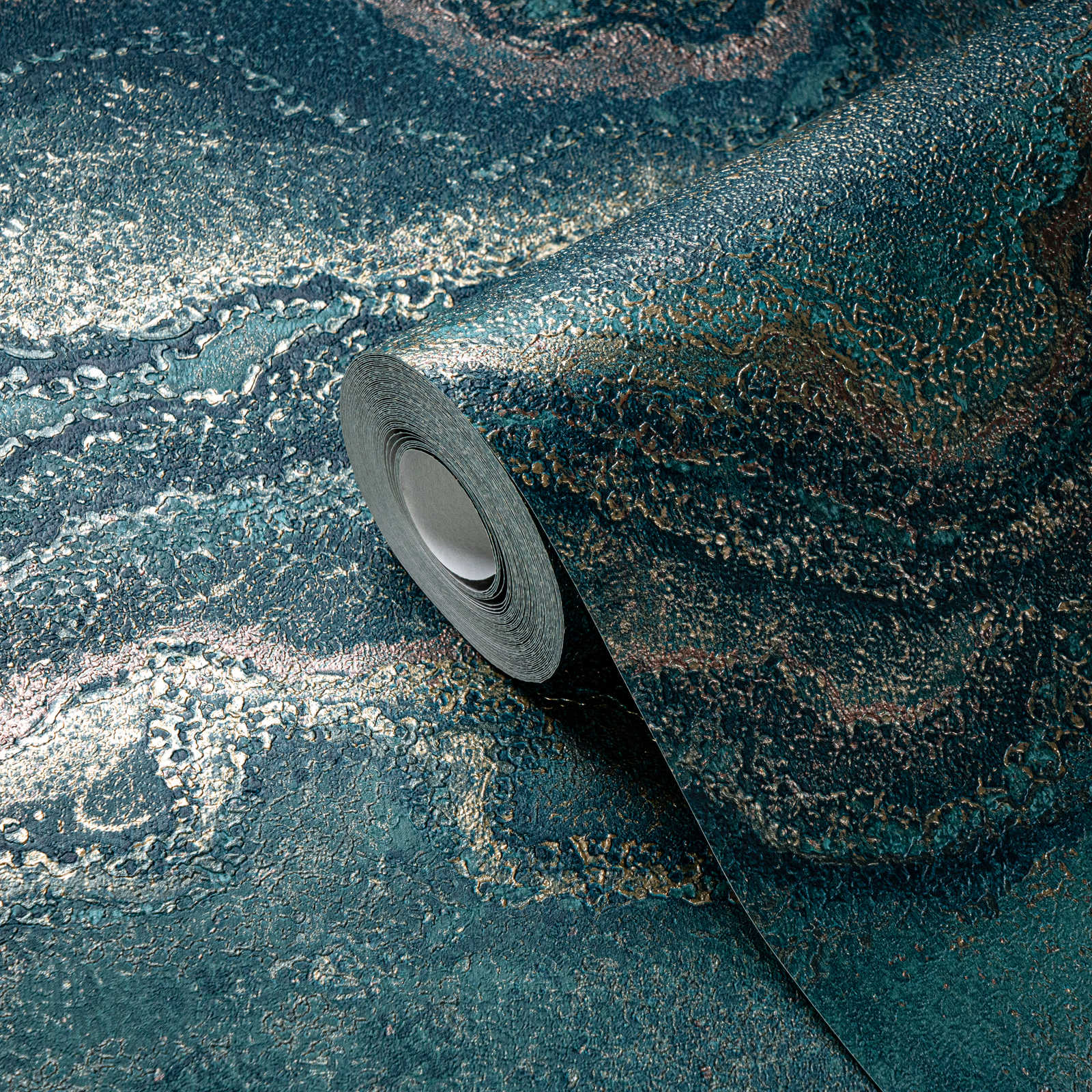             Vliestapete mit marmorierter Optik – Grün, Petrol, Gold
        