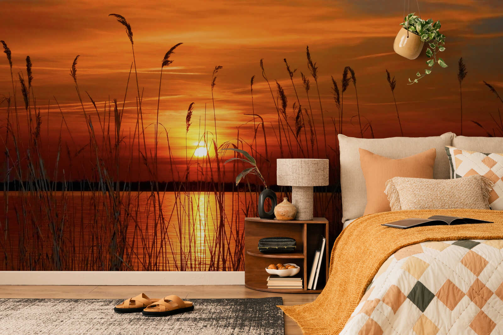 bettzimmer, wandtapete, sunset-wand, kissen-orange, decke-geometrisch
