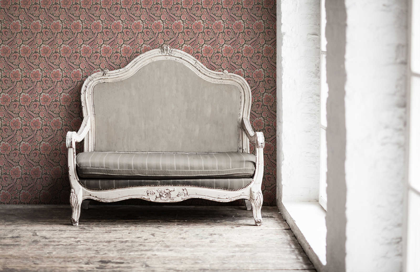             Ornament-Tapete textiles Retro Design – Rot, Orange, Schwarz
        