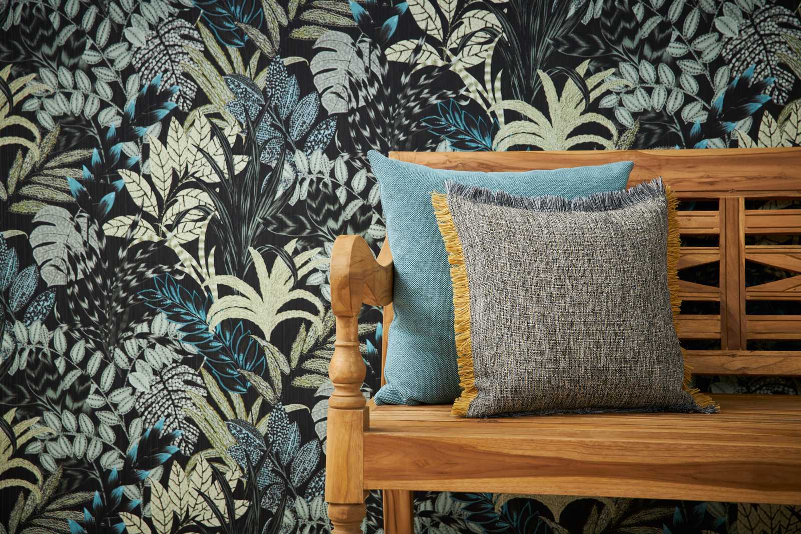             Nature pattern wallpaper with jungle design - green, black
        