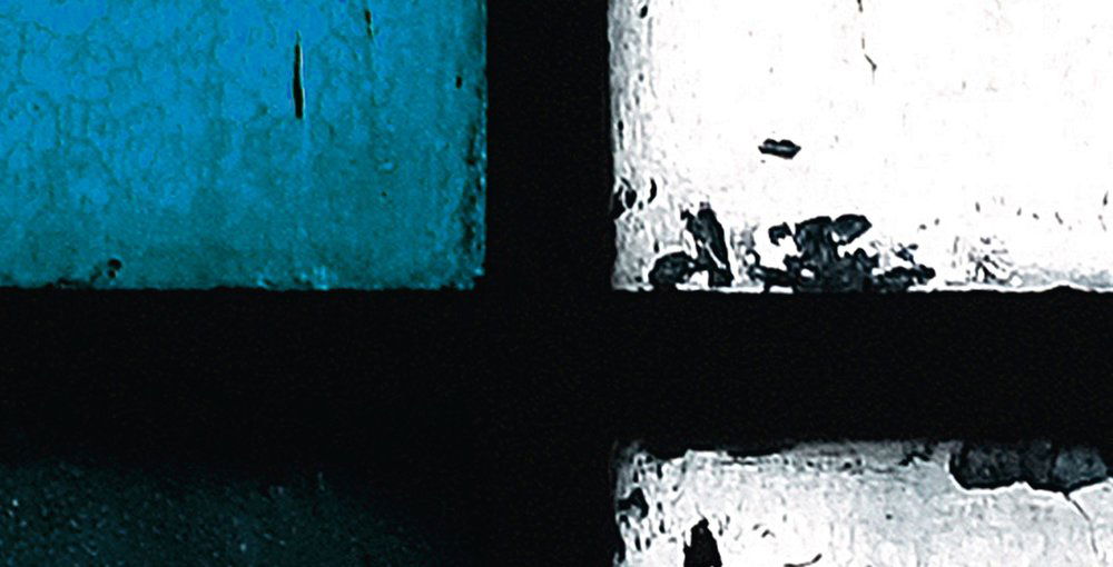             Bronx 3 - Fototapete, Loft mit Buntglas-Fenstern – Blau, Schwarz | Premium Glattvlies
        