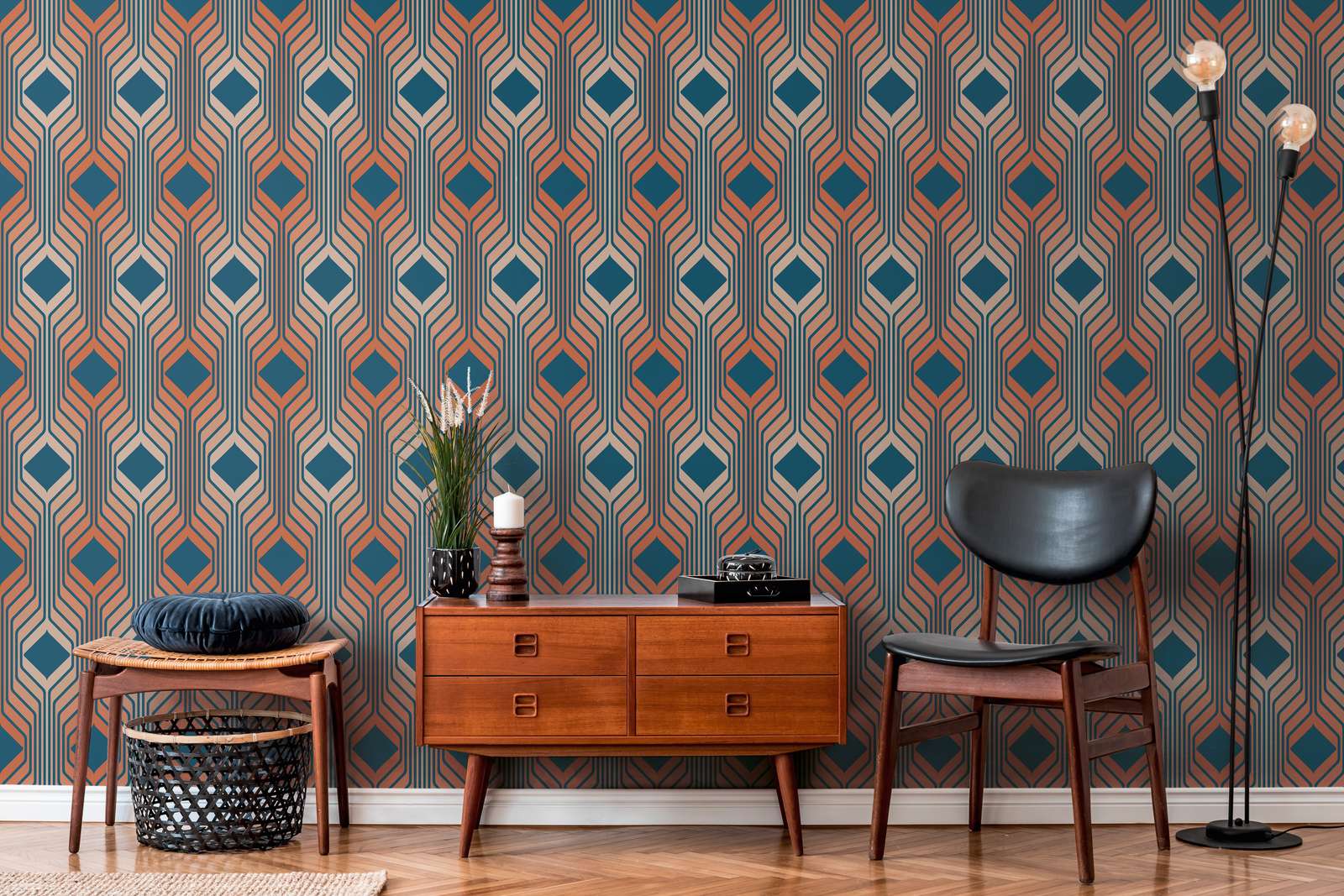             Abstraktes Rauten Muster im Retro Stil – Blau, Rot, Rosa
        